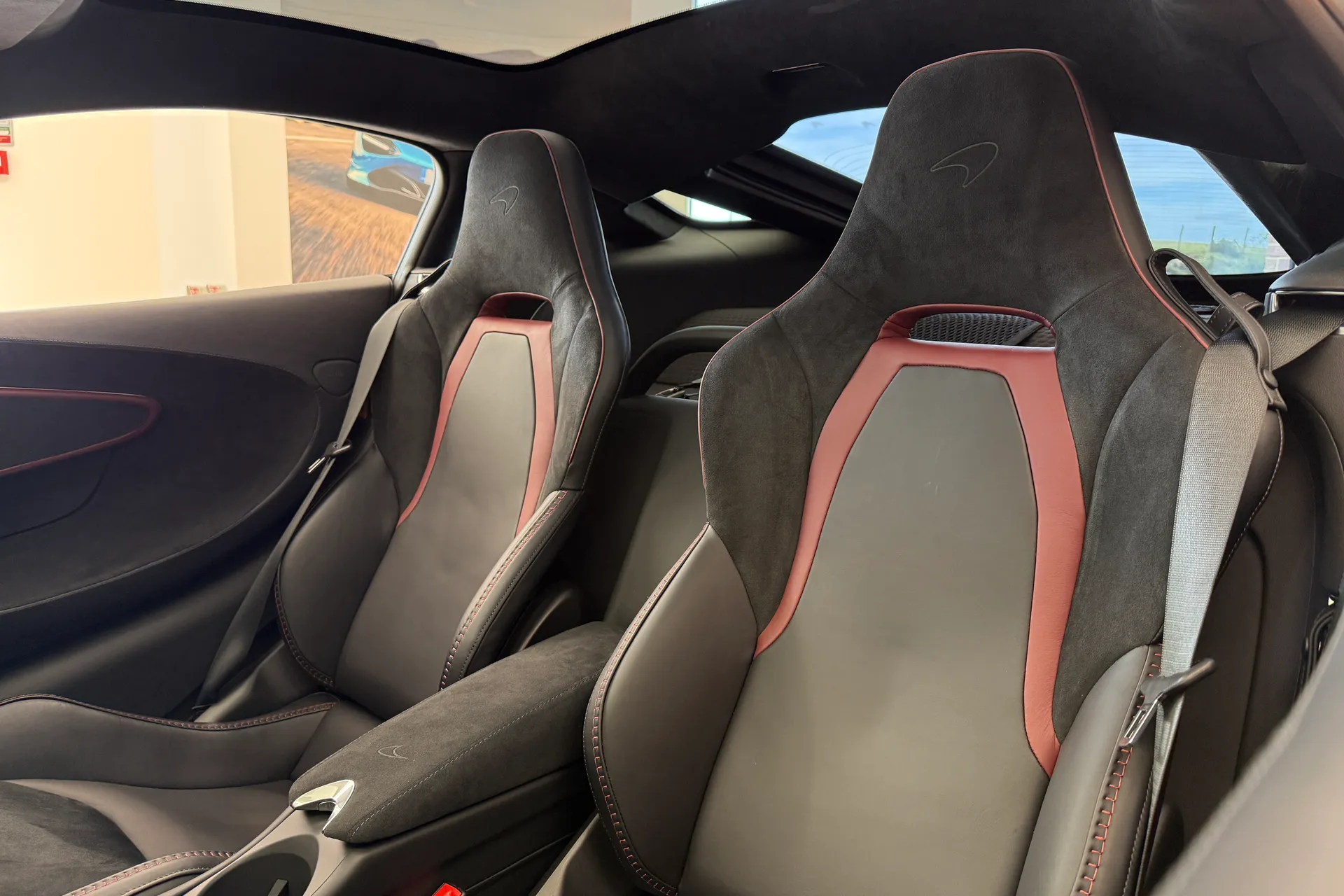McLaren GTS thumbnail image number 22