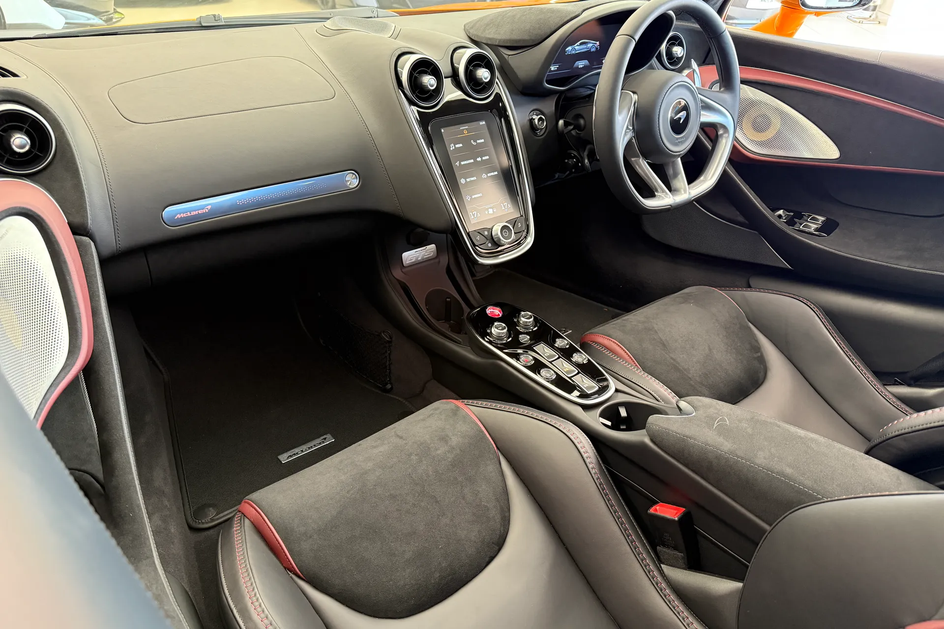 McLaren GTS thumbnail image number 10