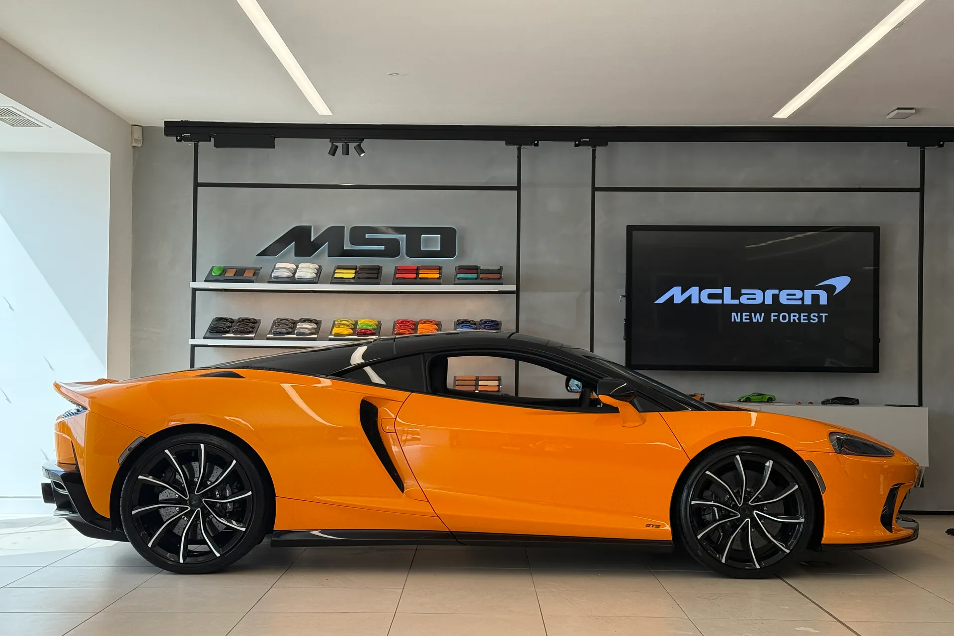 McLaren GTS thumbnail image number 2