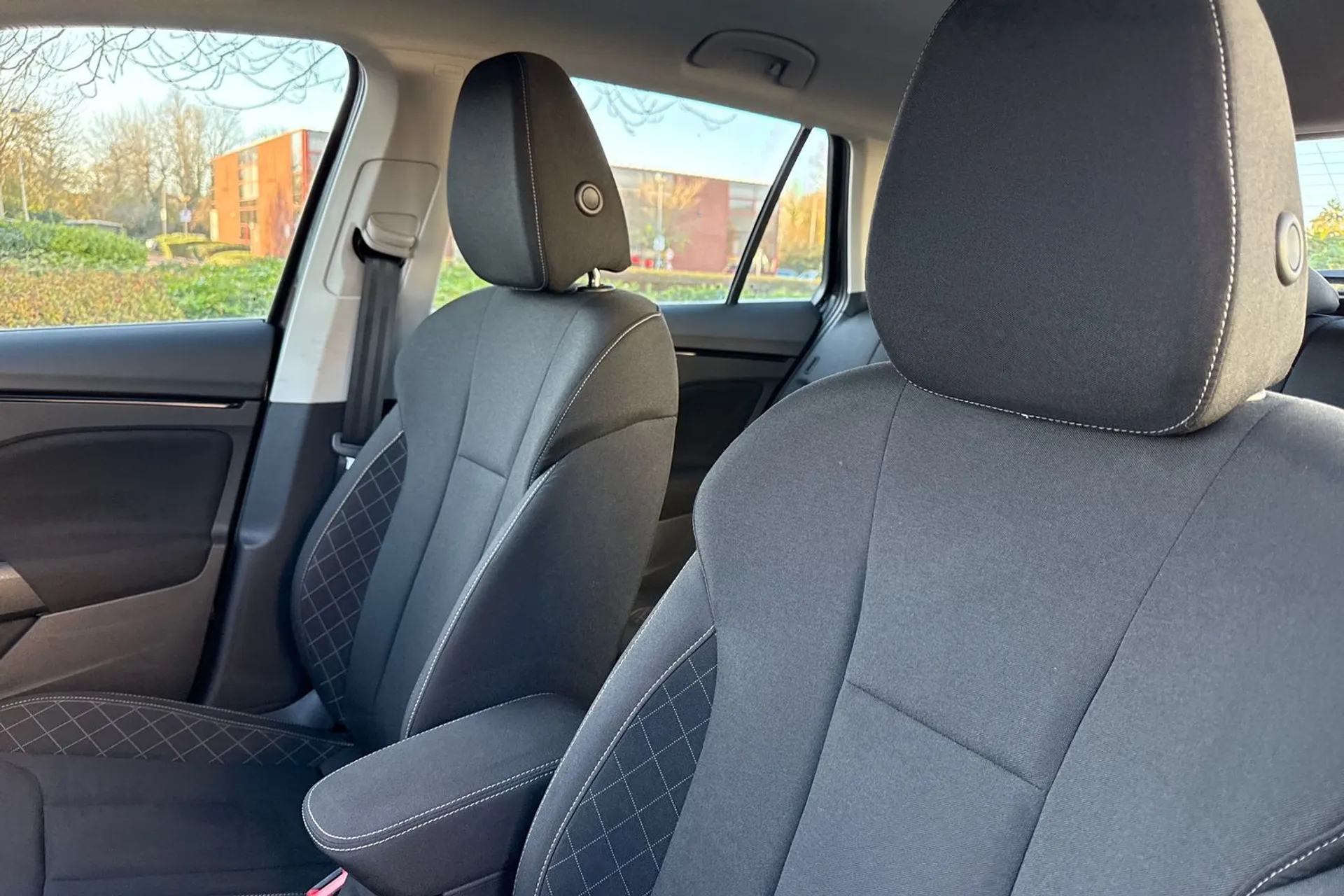 SKODA KAMIQ thumbnail image number 32