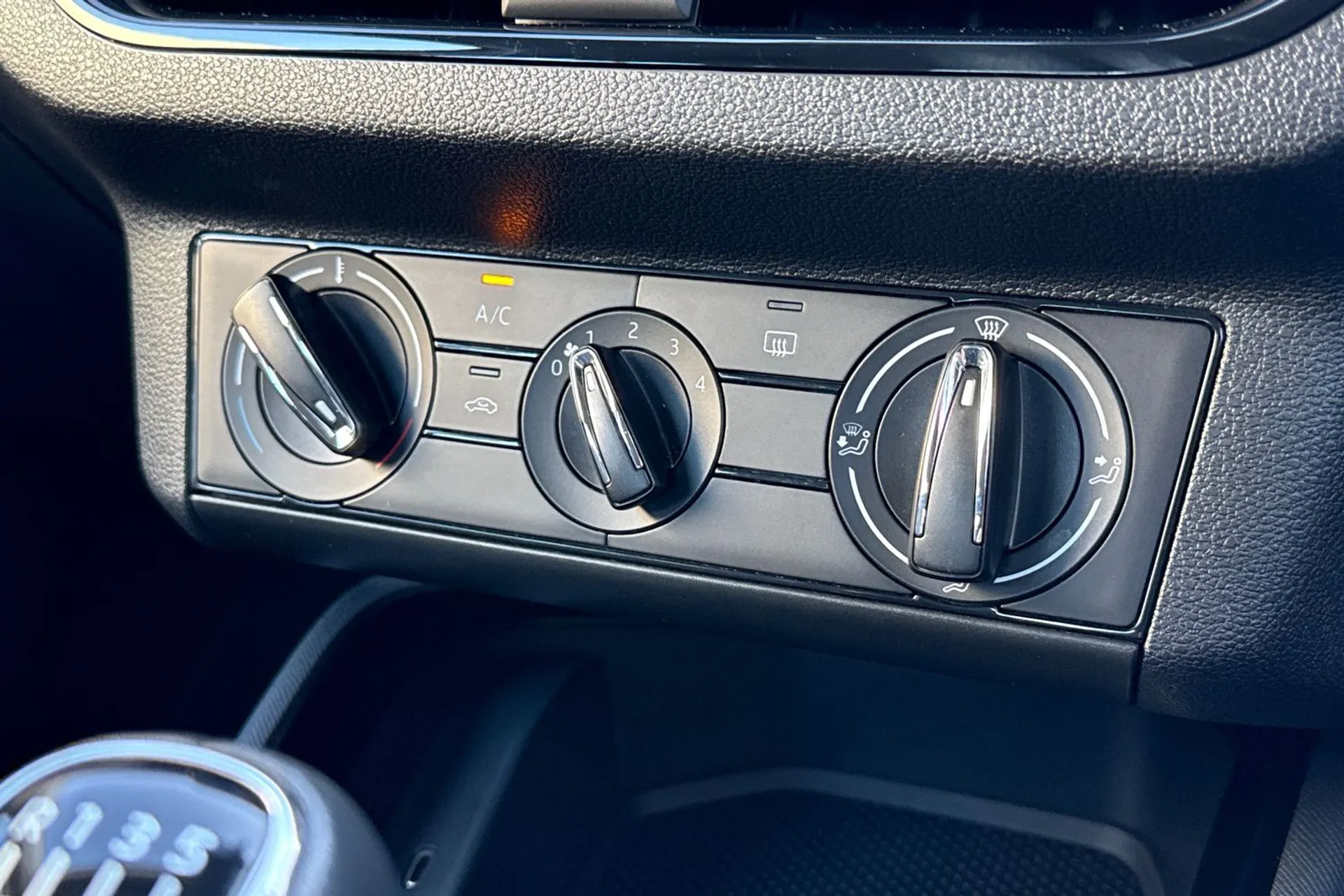 SKODA KAMIQ thumbnail image number 21