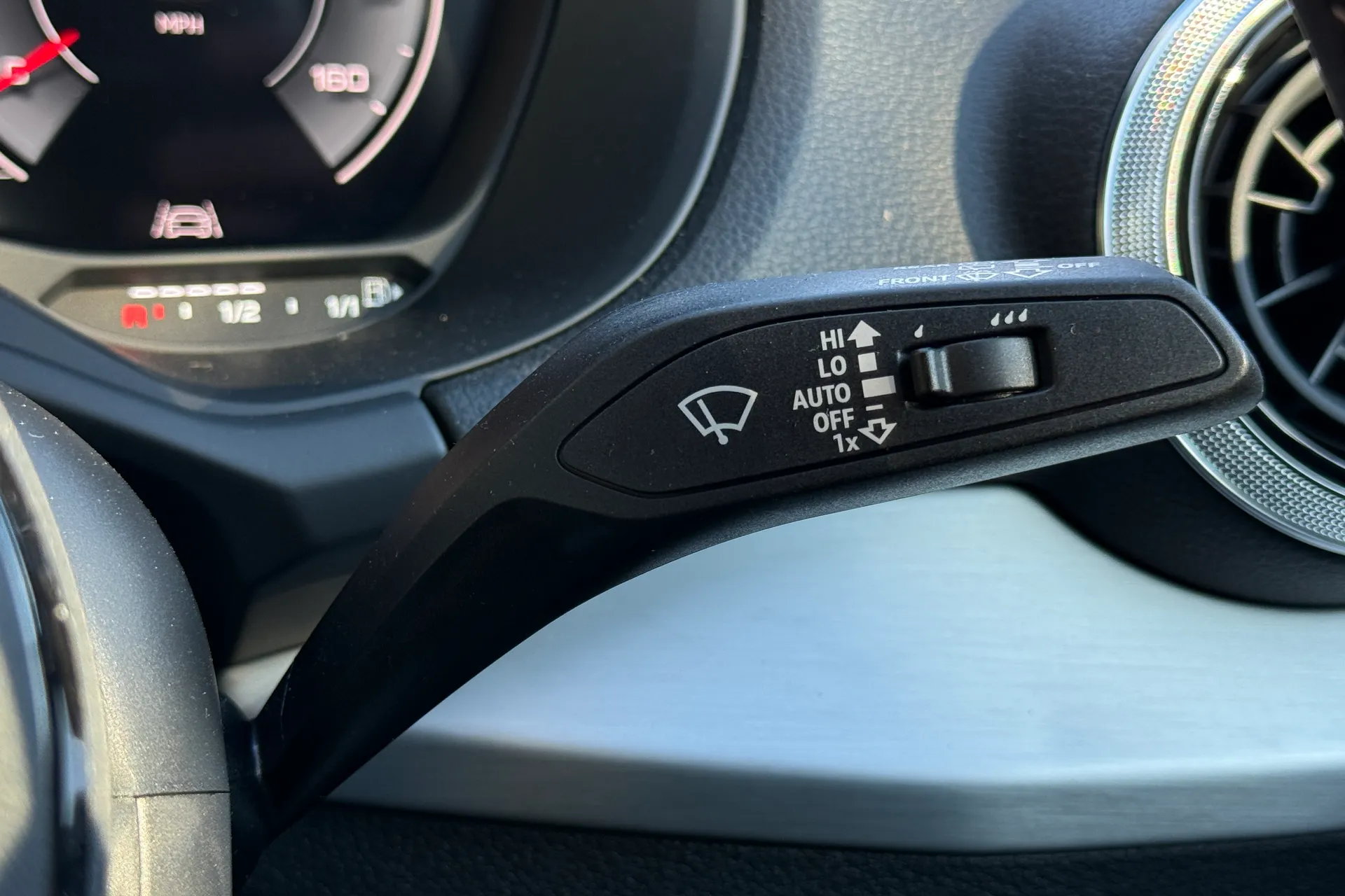 Audi Q2 thumbnail image number 15