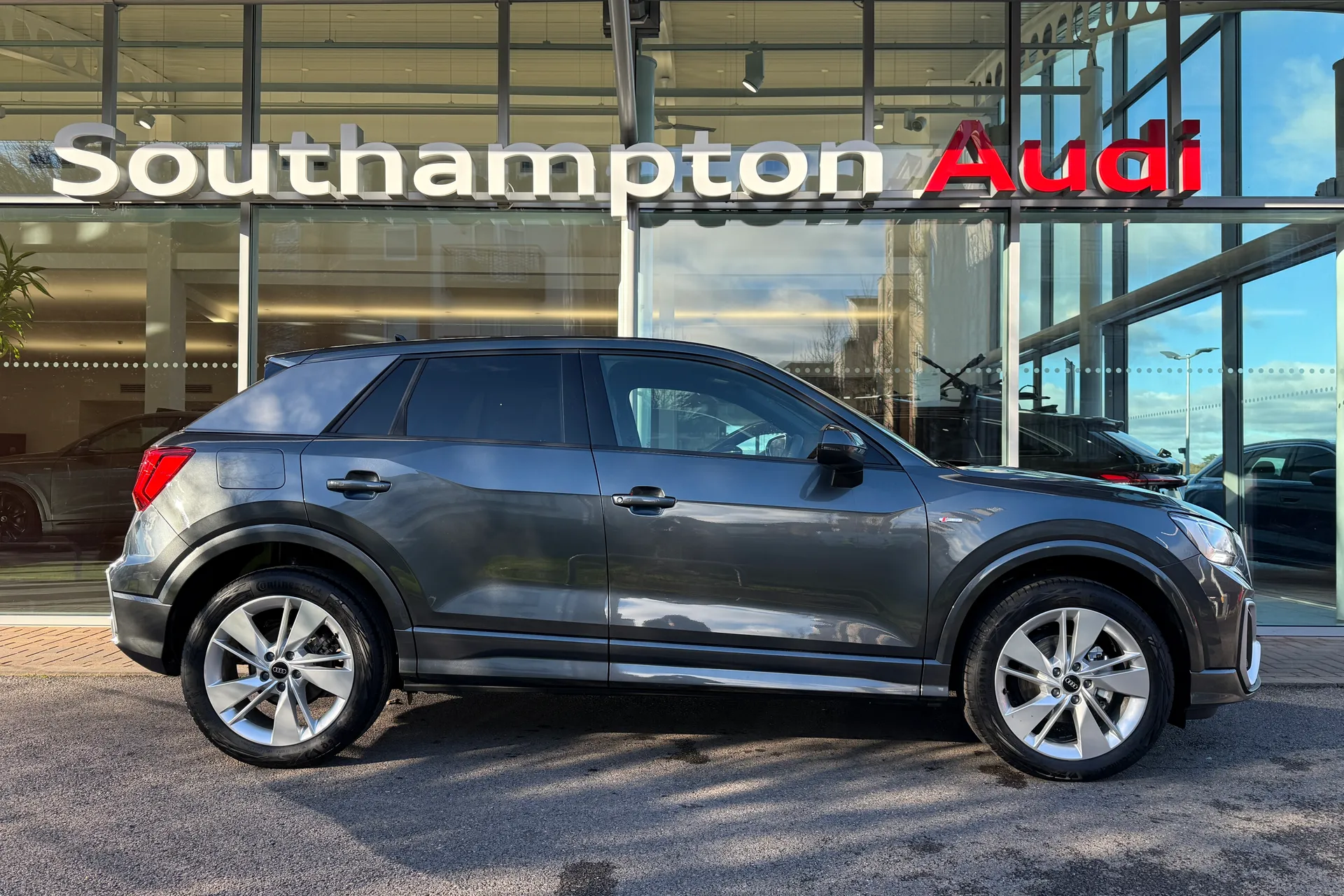 Audi Q2 thumbnail image number 2