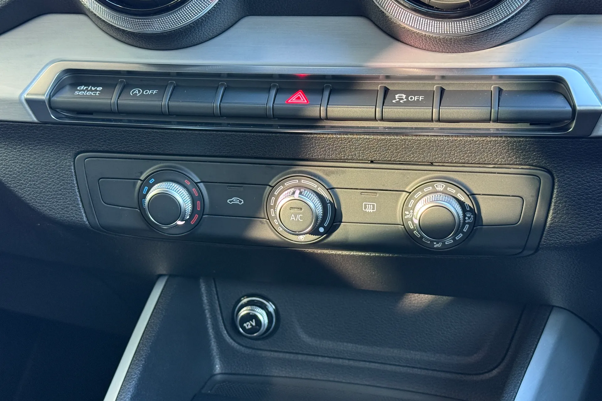 Audi Q2 thumbnail image number 16