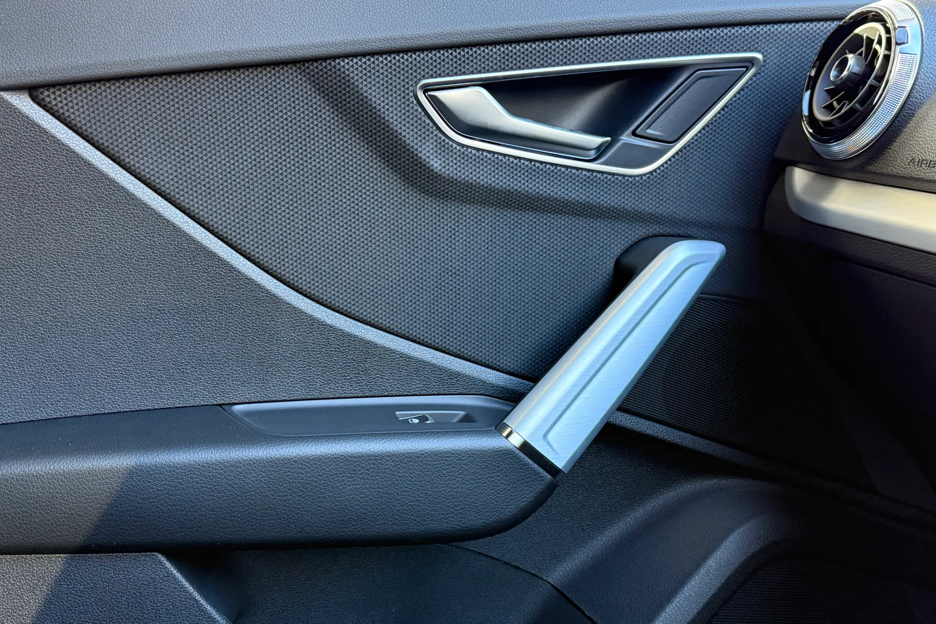 Audi Q2 thumbnail image number 23