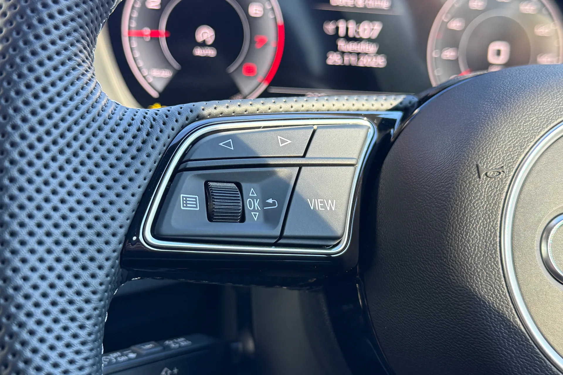 Audi Q2 thumbnail image number 10