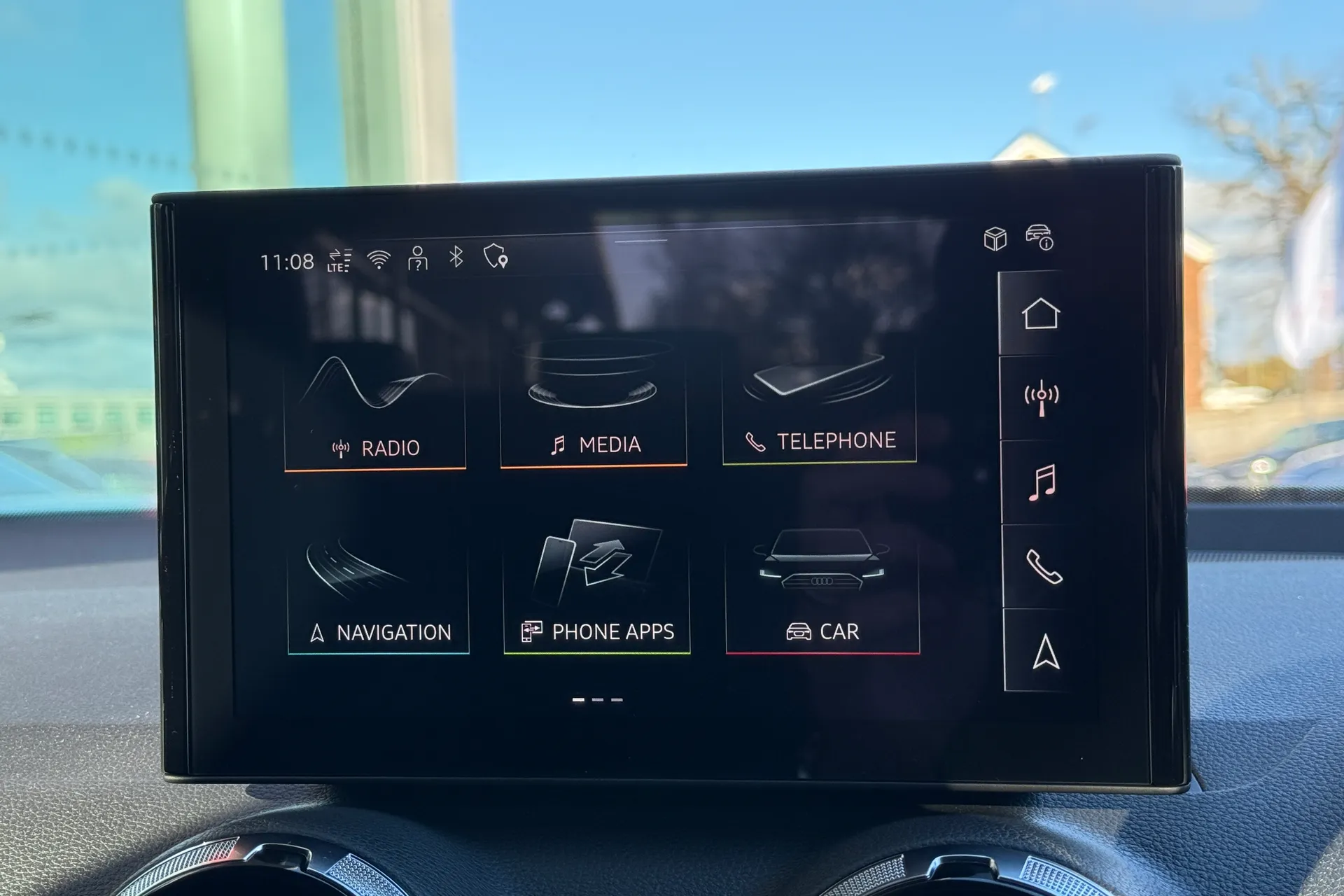 Audi Q2 thumbnail image number 18