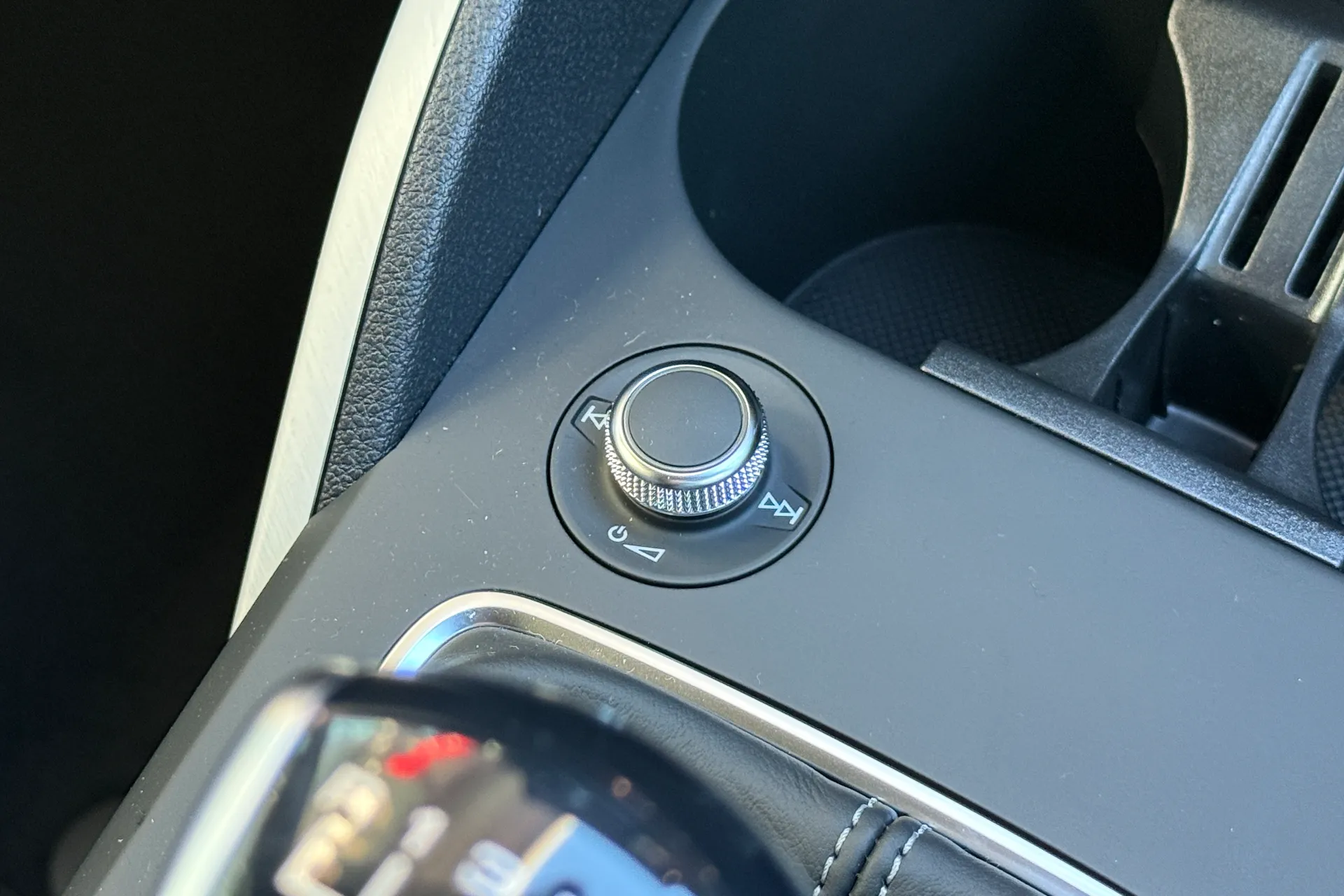 Audi Q2 thumbnail image number 27