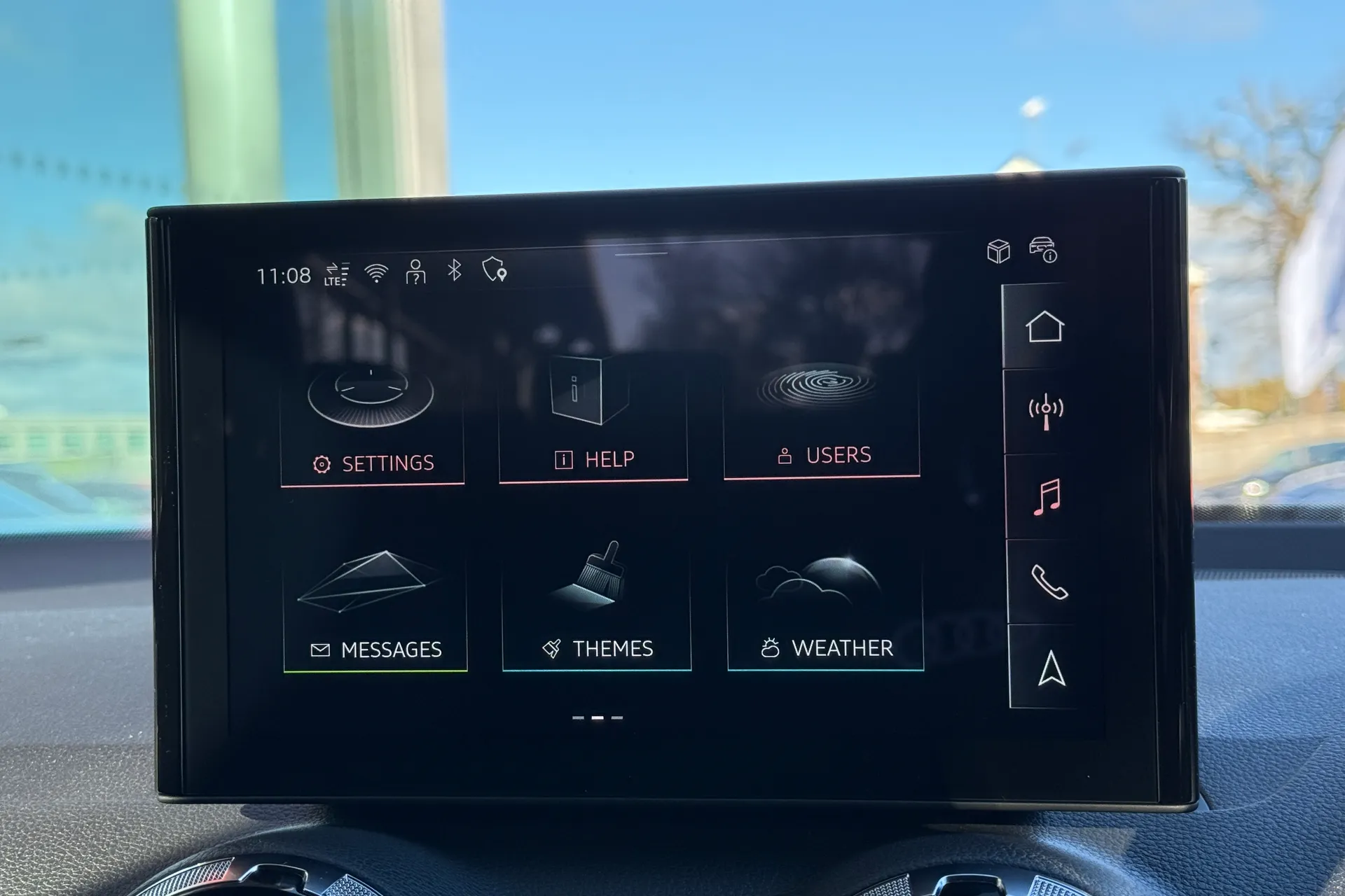 Audi Q2 thumbnail image number 19