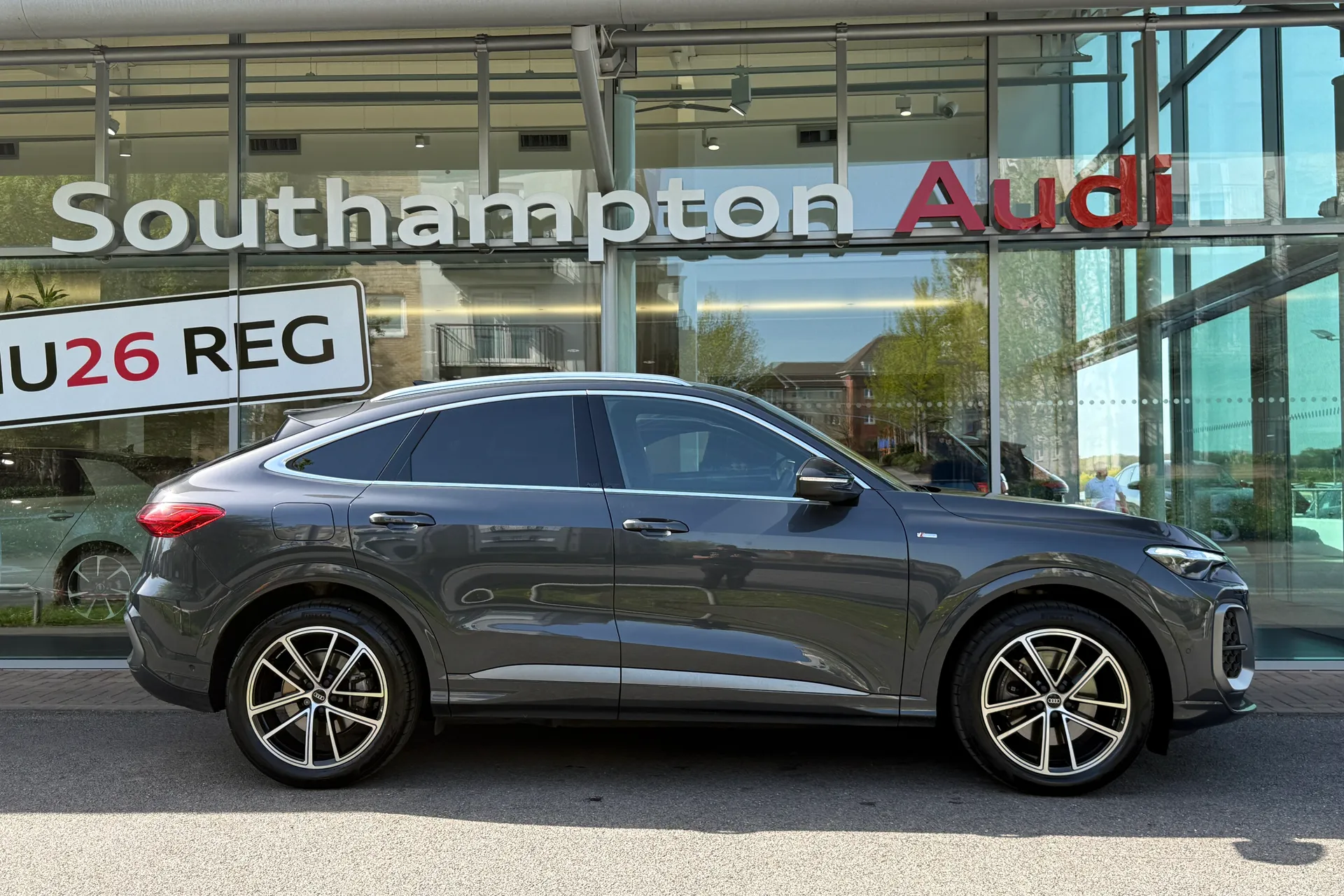 Audi Q5 thumbnail image number 2