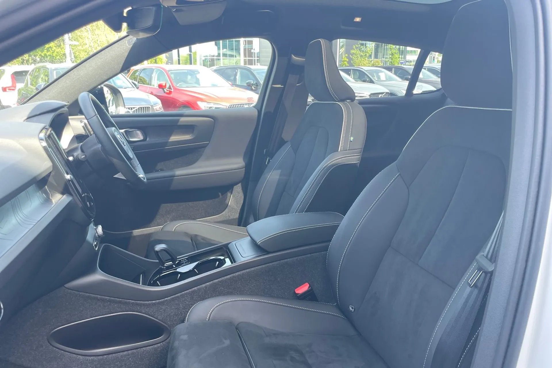 Volvo C40 thumbnail image number 27