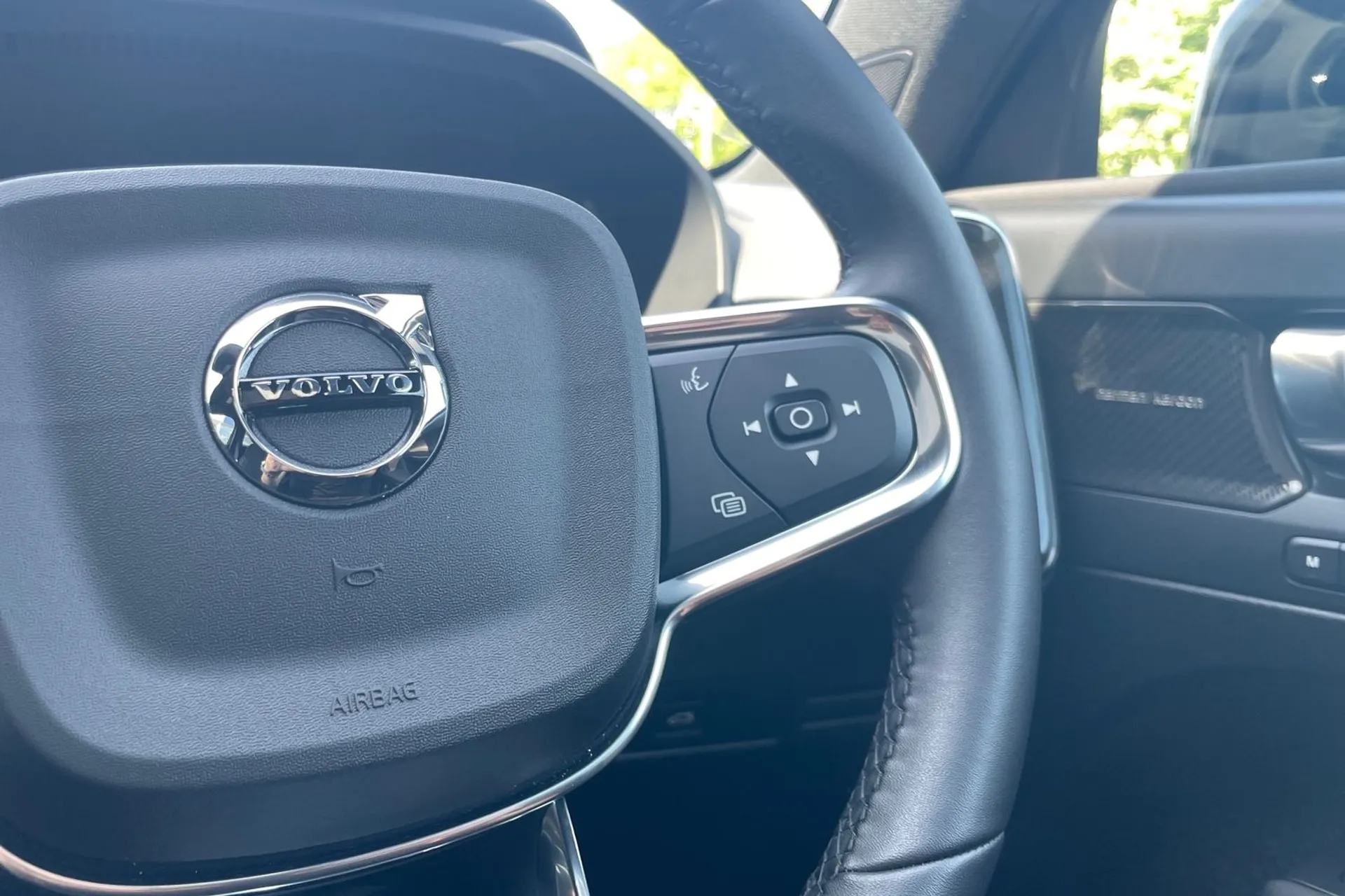 Volvo C40 thumbnail image number 36