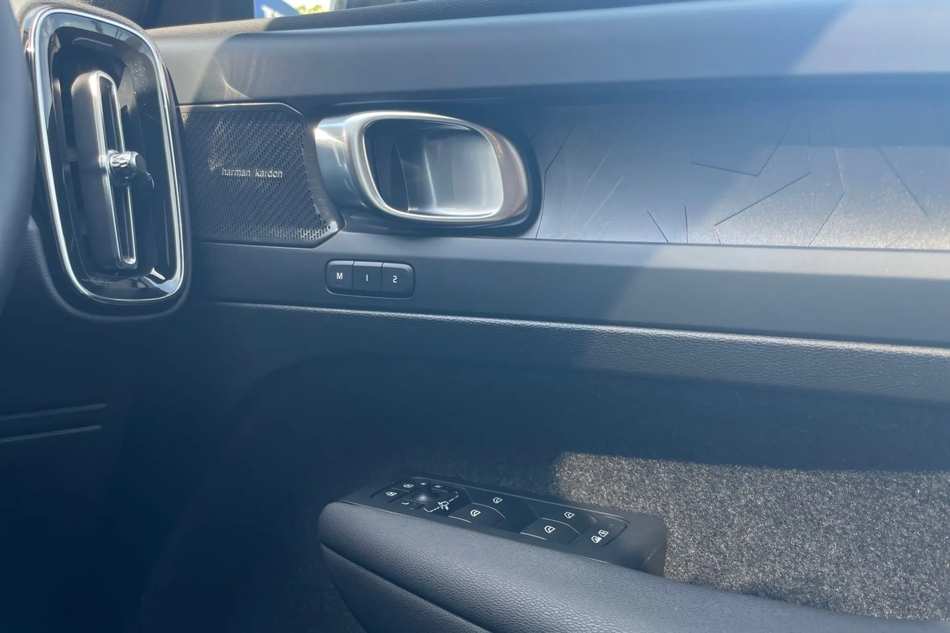 Volvo C40 thumbnail image number 41