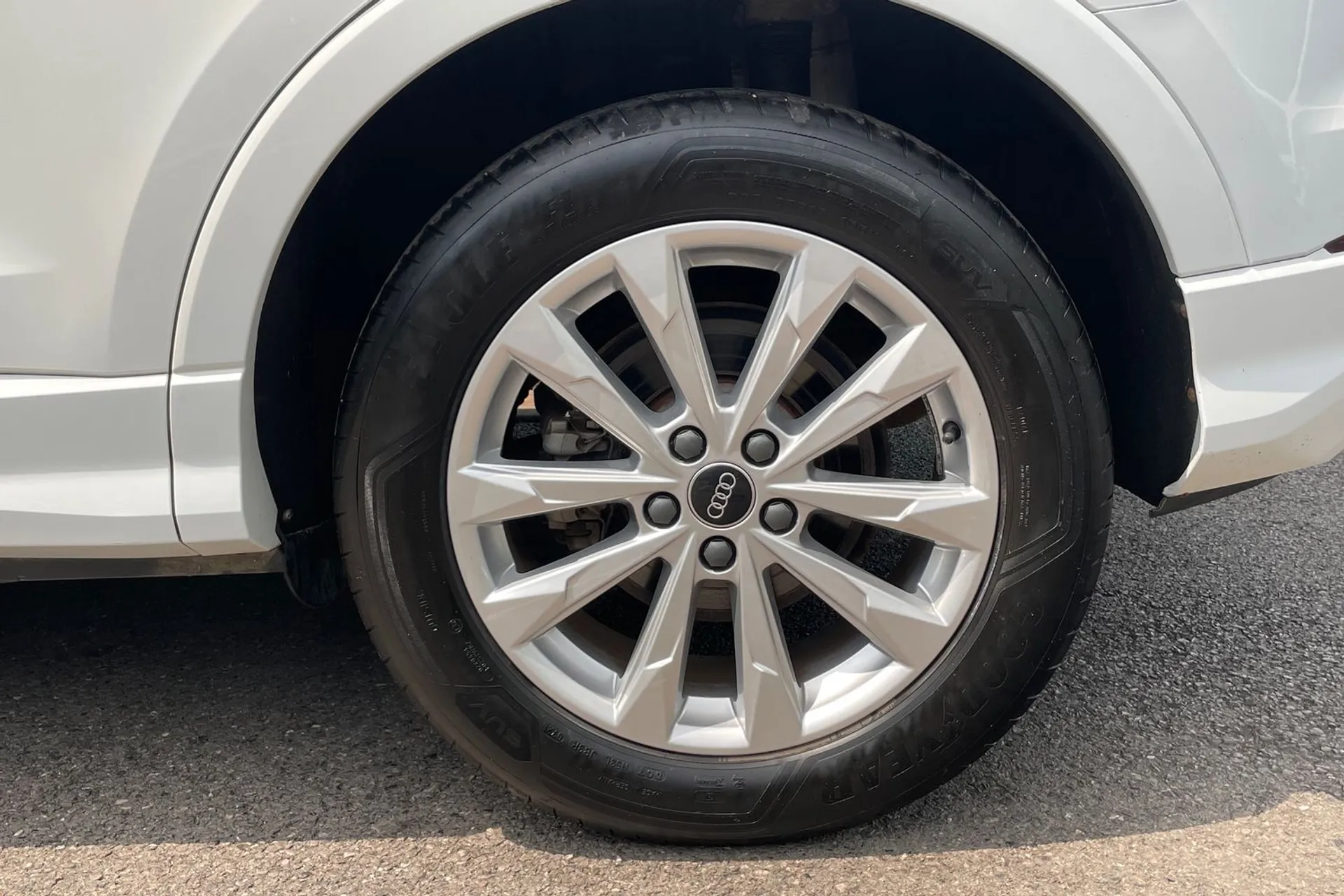 Audi Q3 thumbnail image number 11