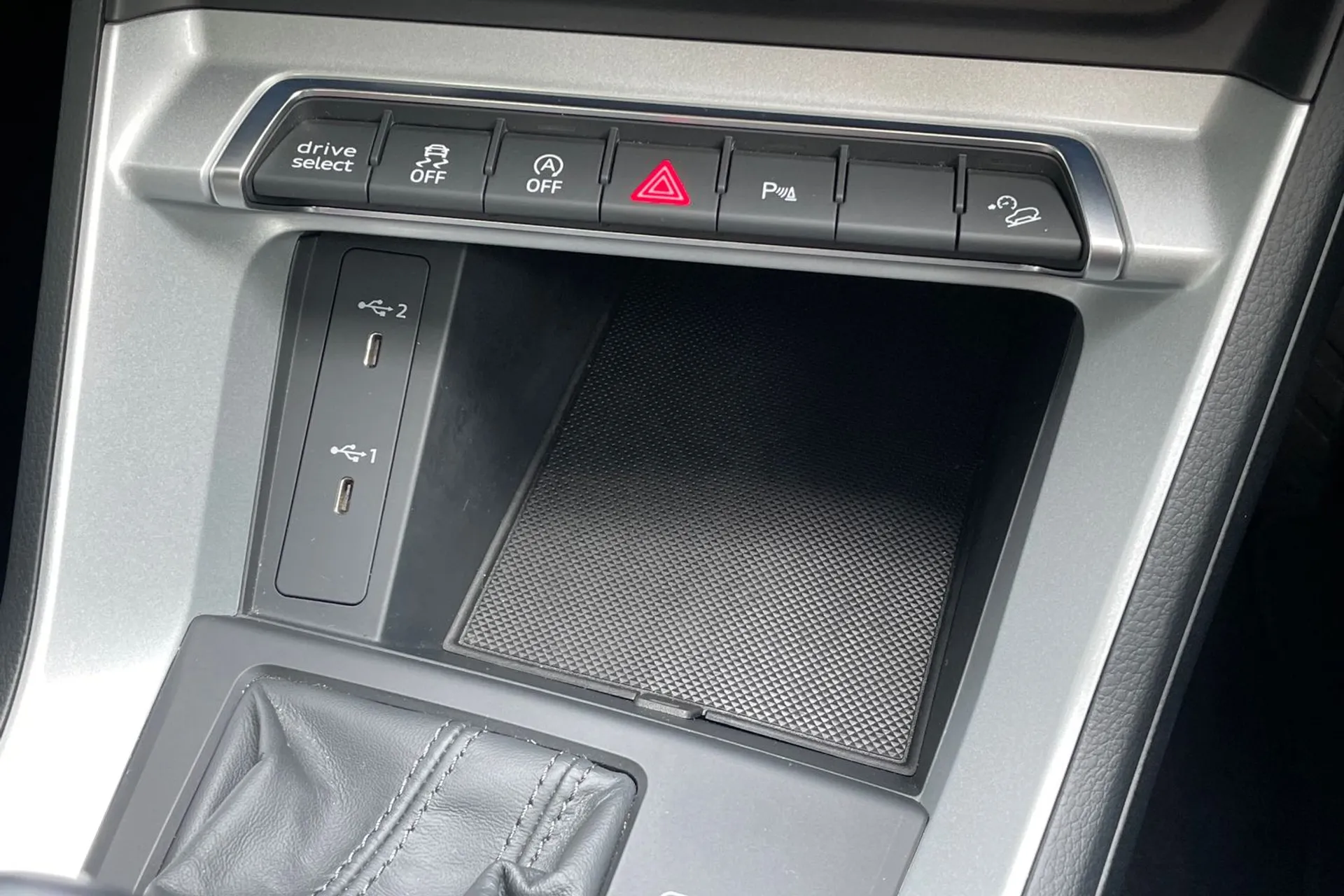 Audi Q3 thumbnail image number 43