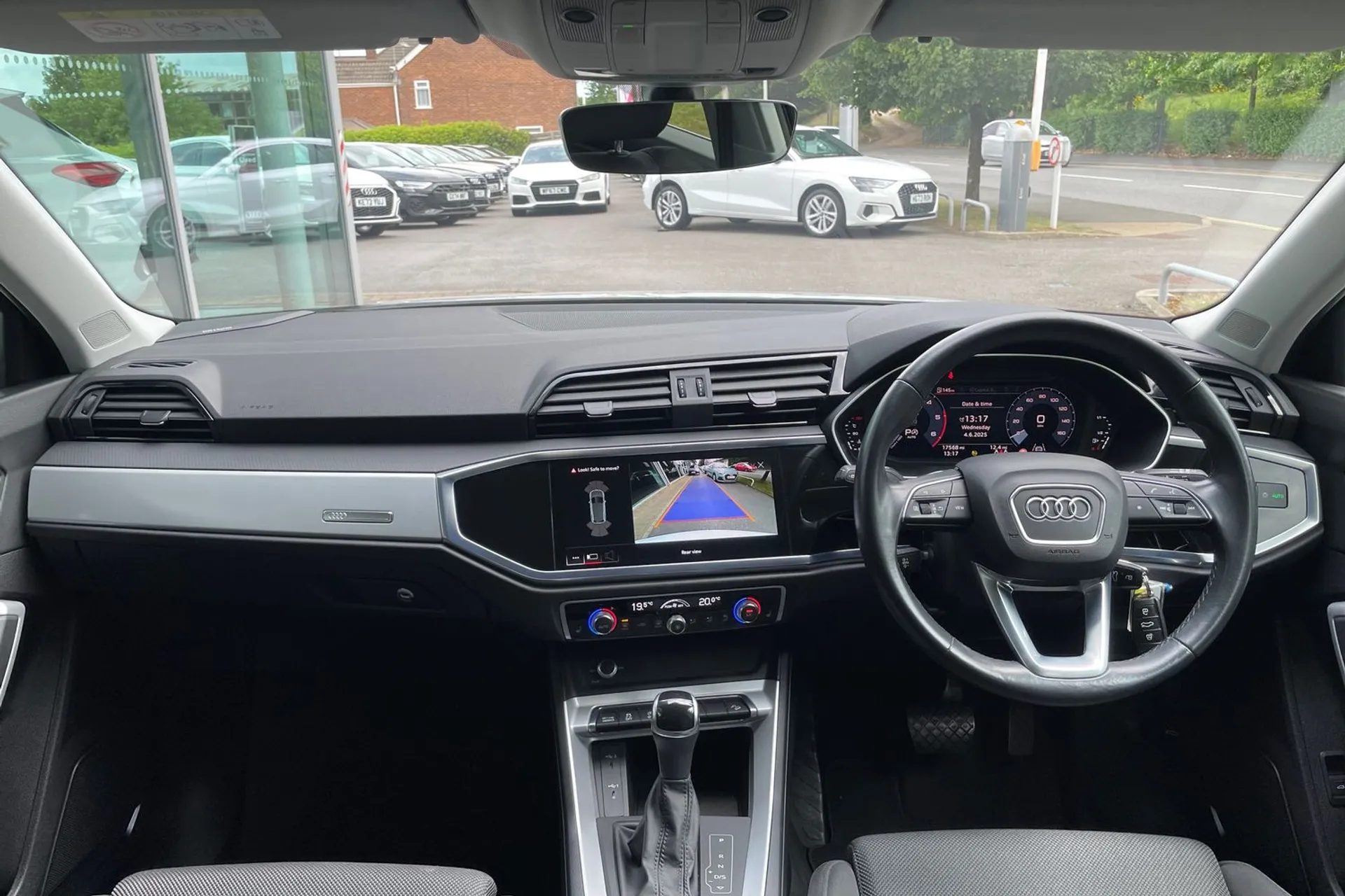 Audi Q3 thumbnail image number 3