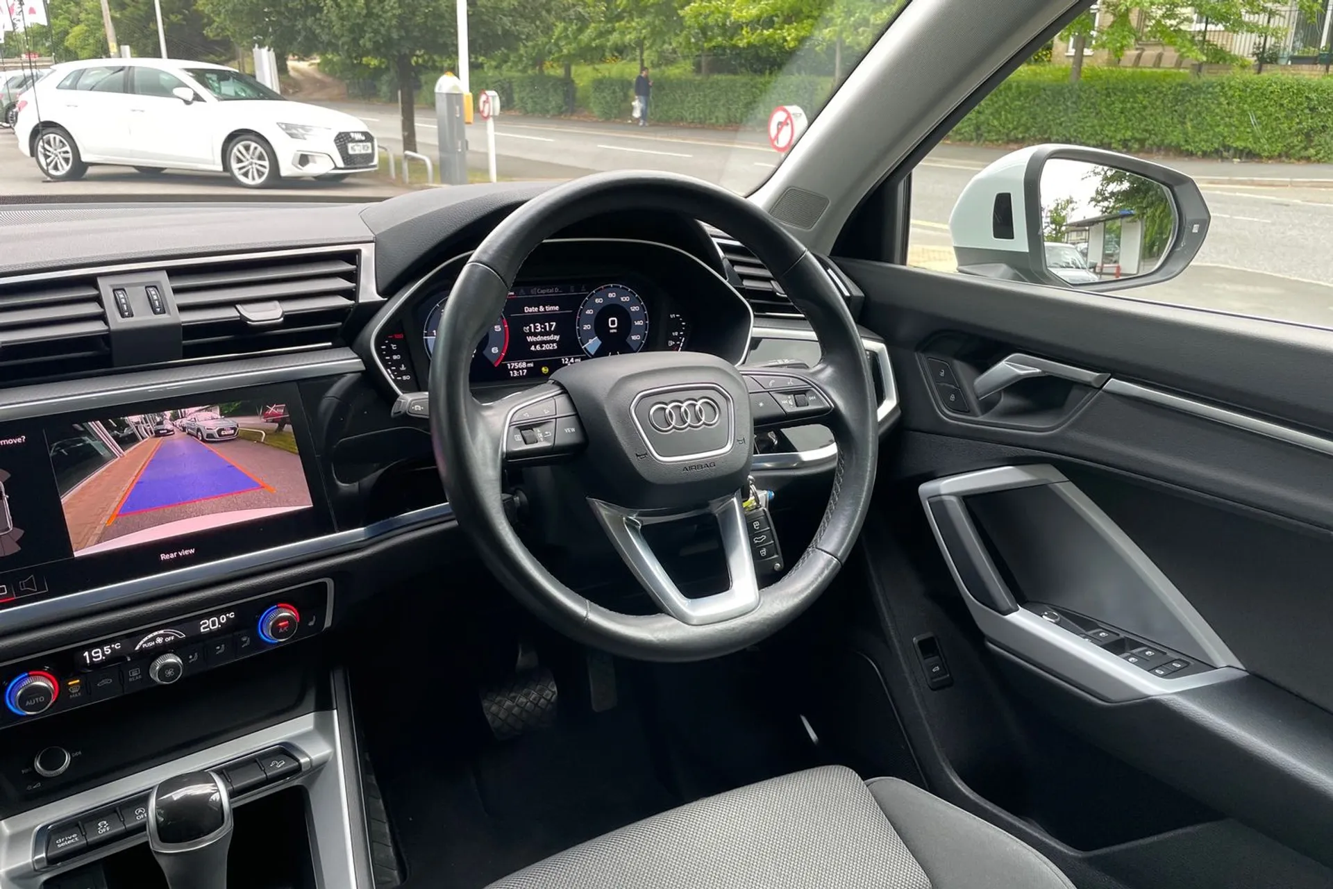 Audi Q3 thumbnail image number 32