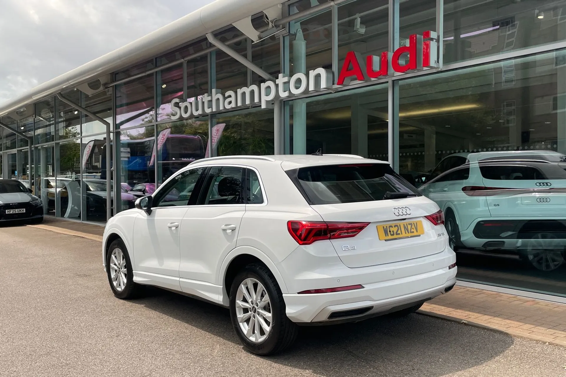 Audi Q3 thumbnail image number 7