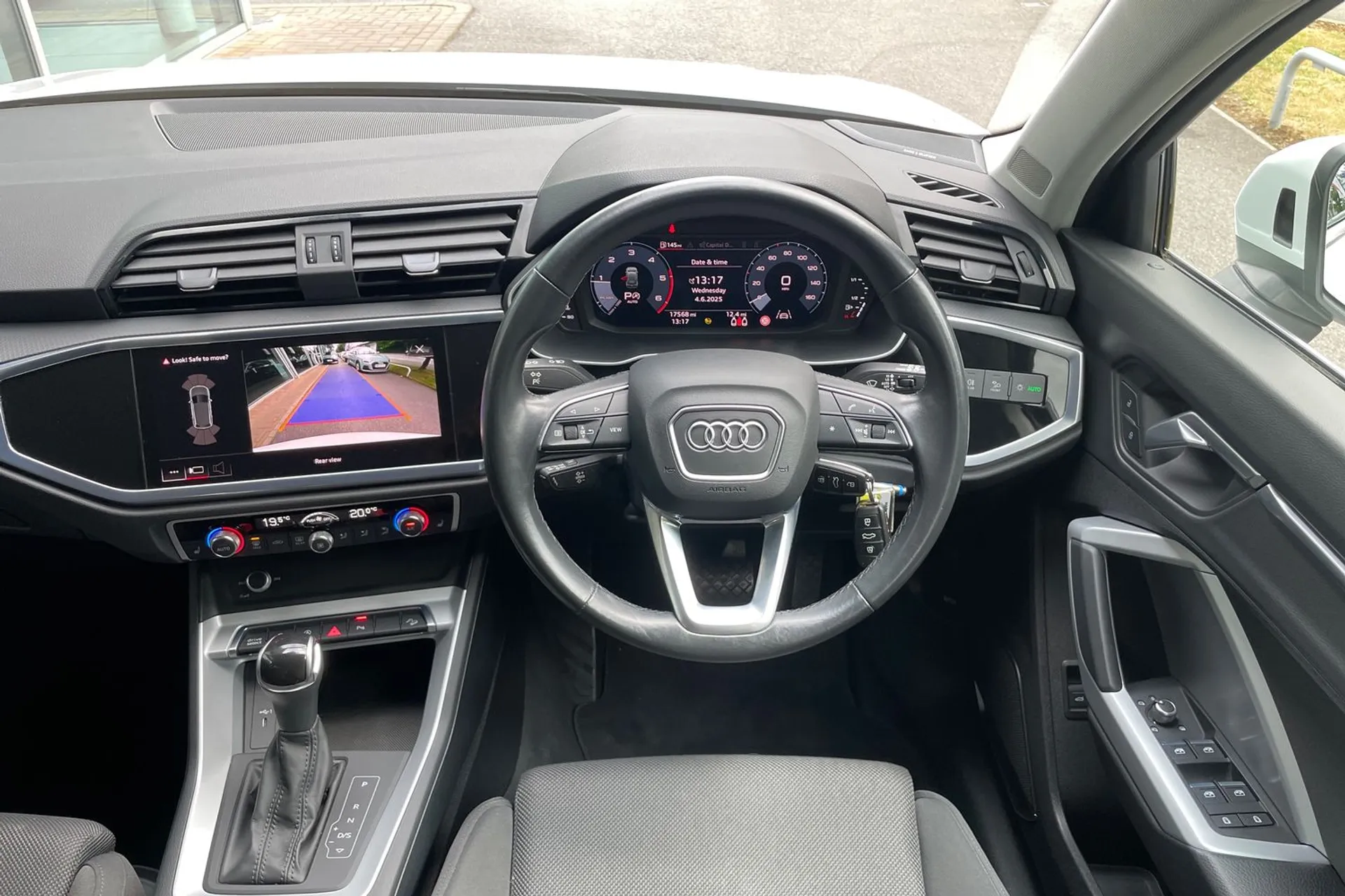 Audi Q3 thumbnail image number 33