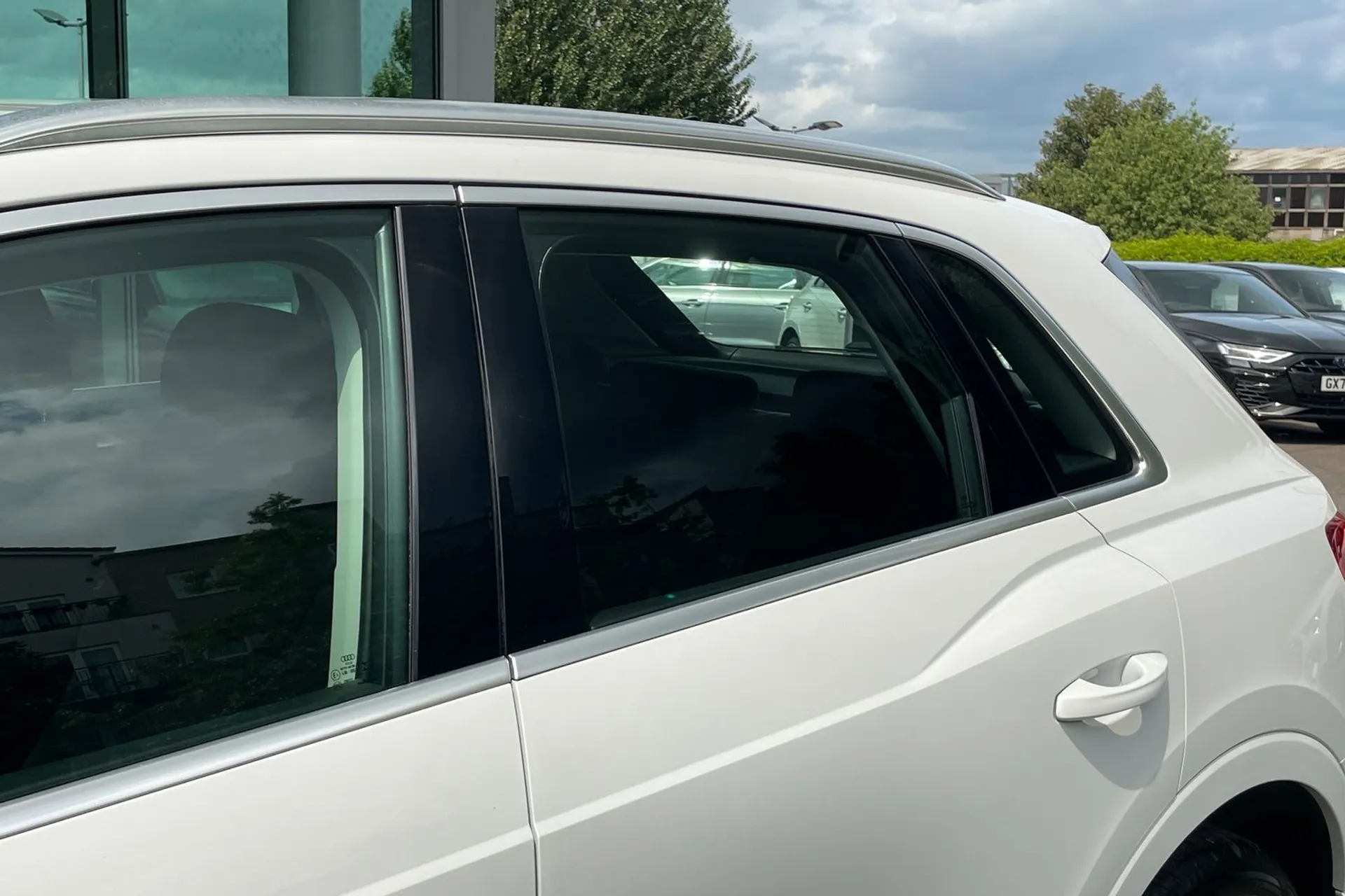Audi Q3 thumbnail image number 12