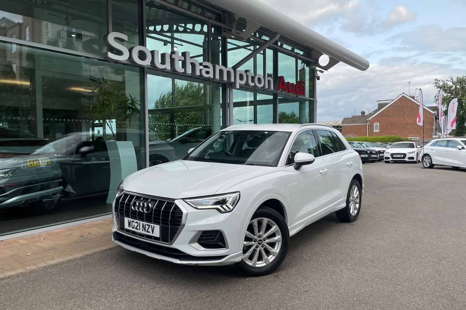 Audi Q3 thumbnail image number 9