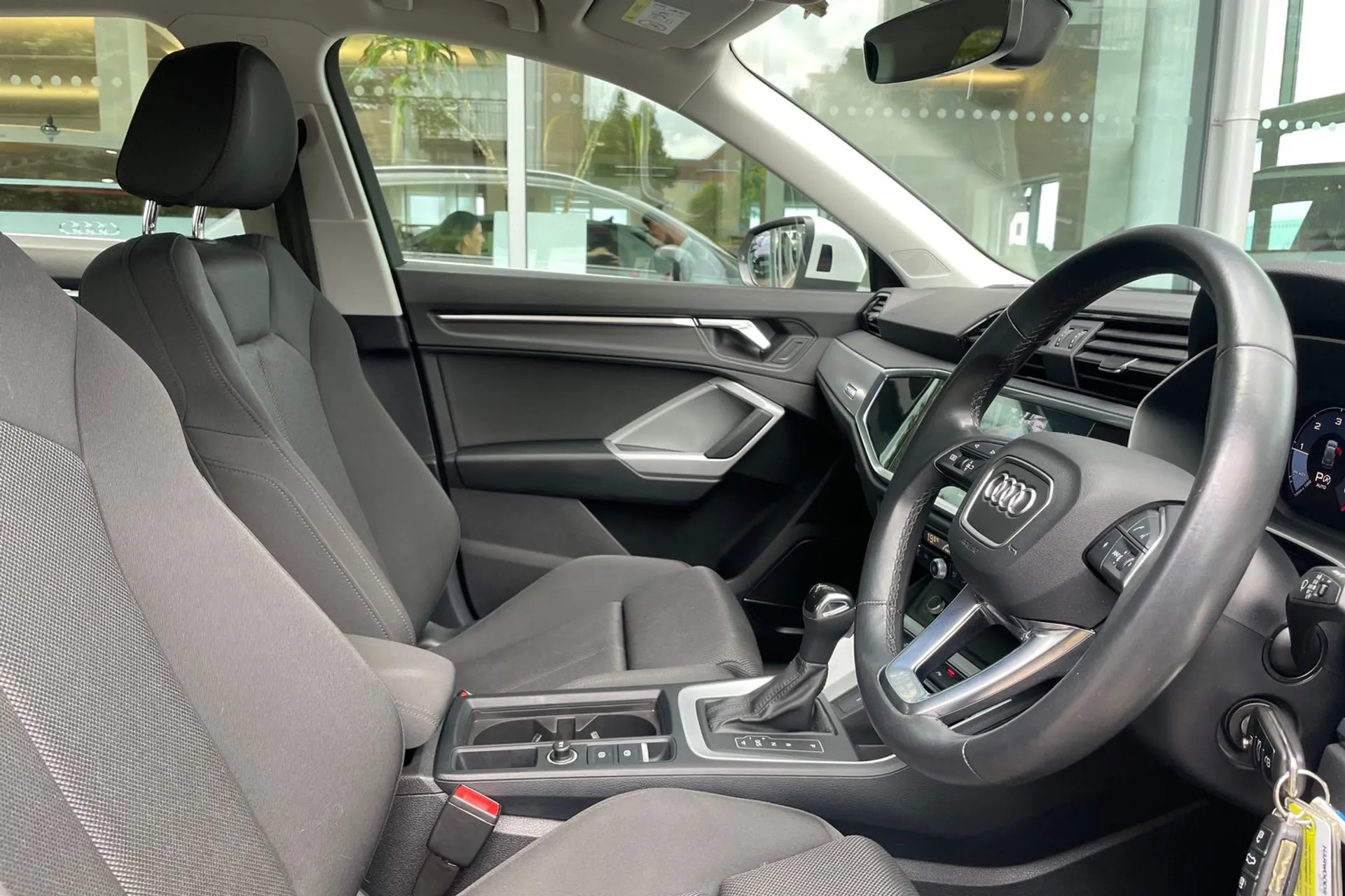 Audi Q3 thumbnail image number 24