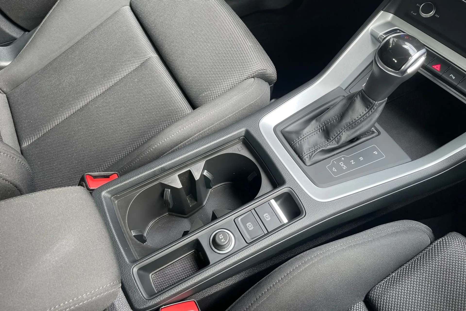 Audi Q3 thumbnail image number 40