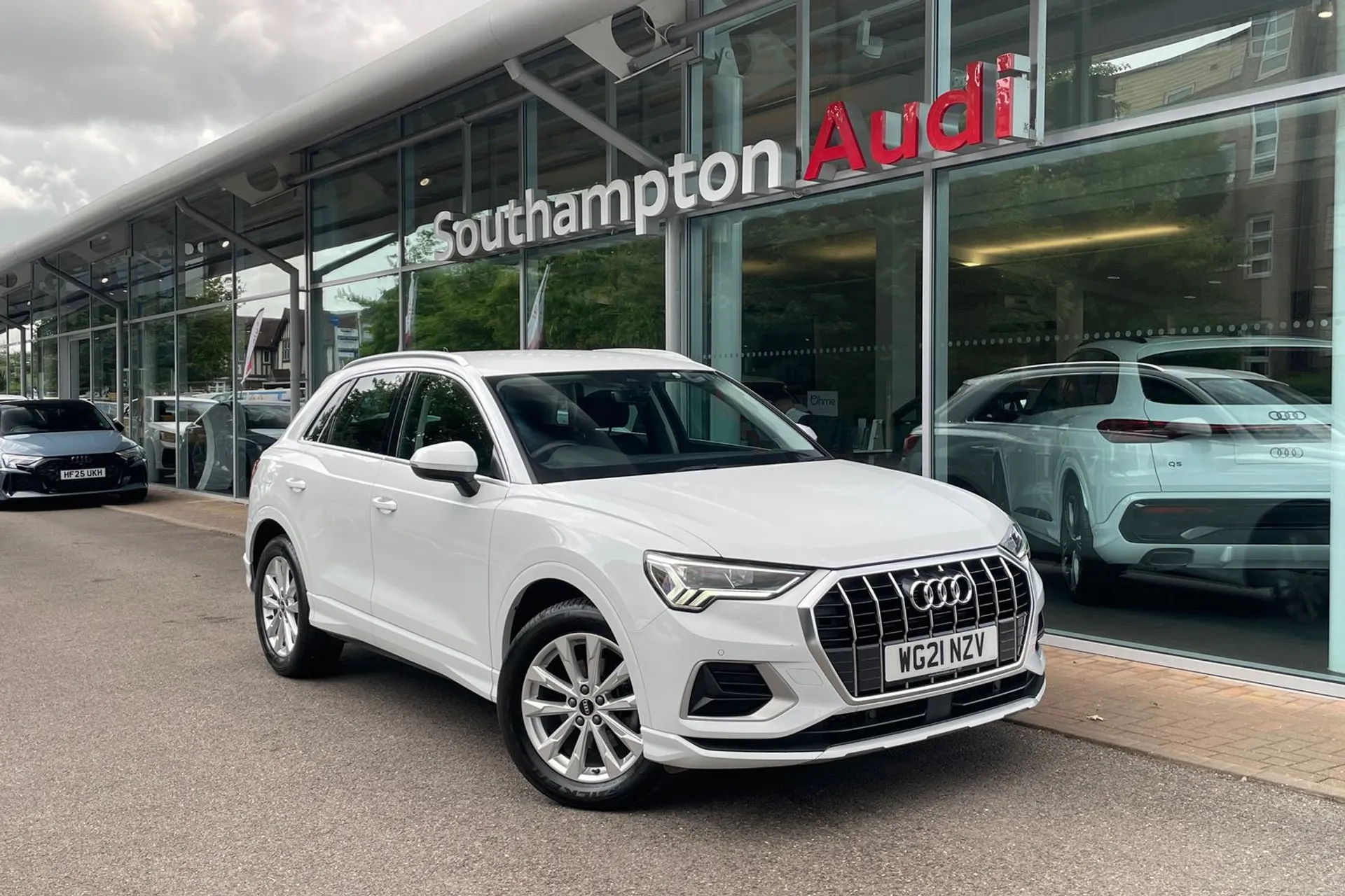 Audi Q3 focused image