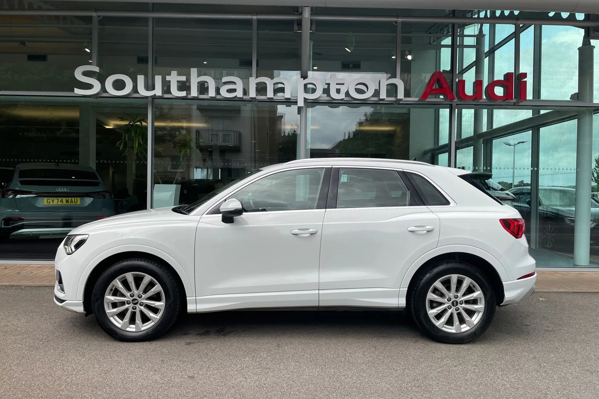 Audi Q3 thumbnail image number 8