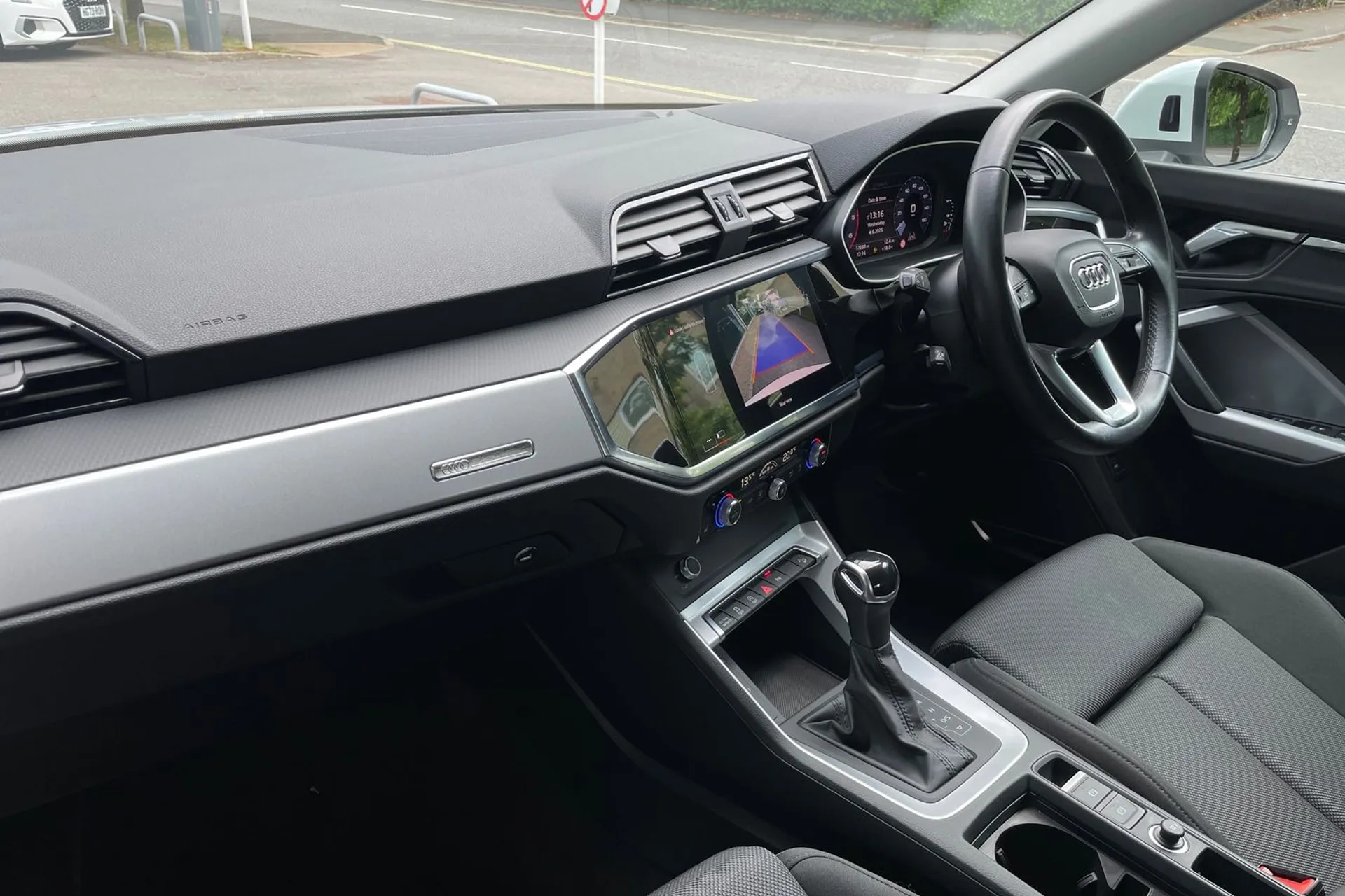 Audi Q3 thumbnail image number 26