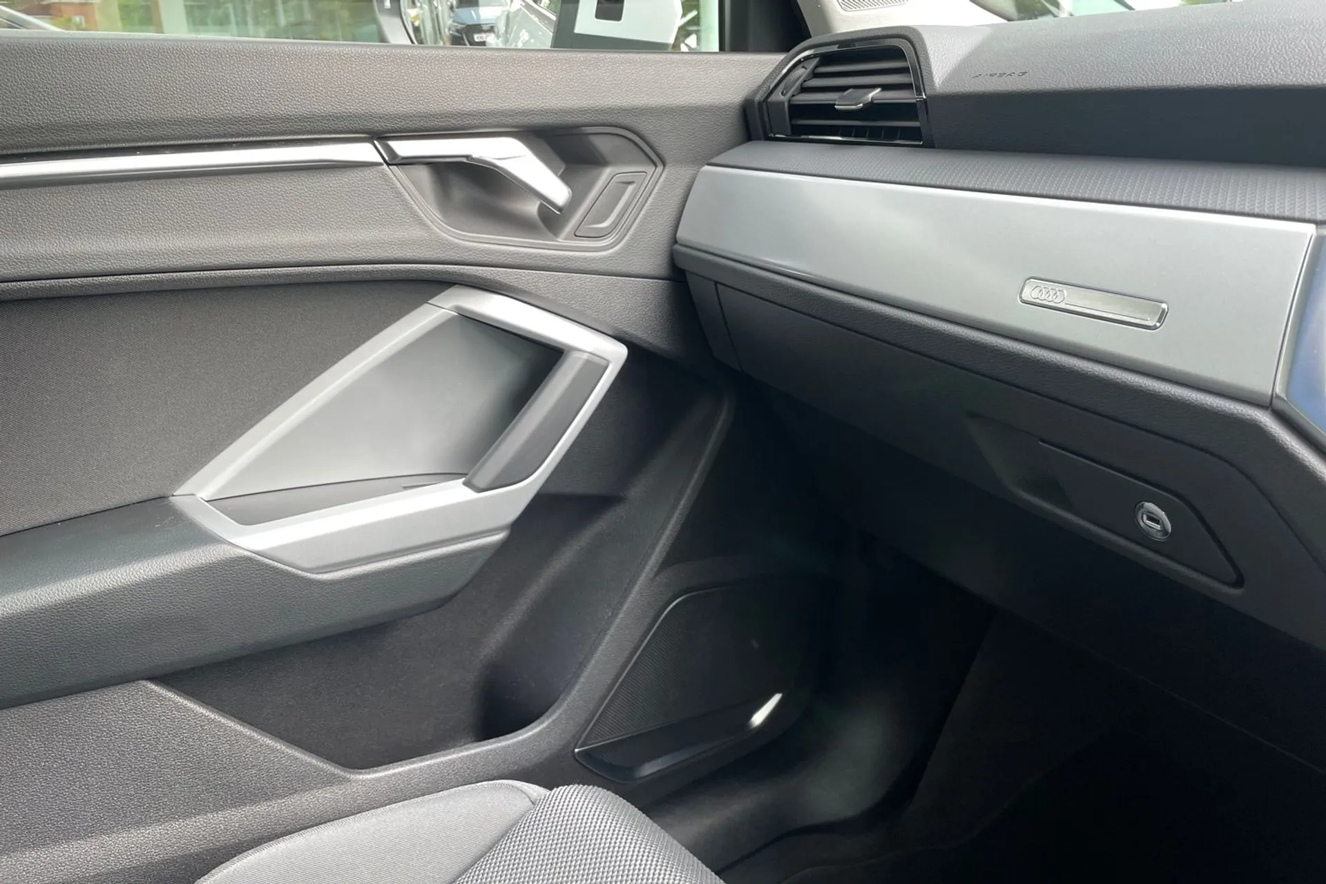 Audi Q3 thumbnail image number 39