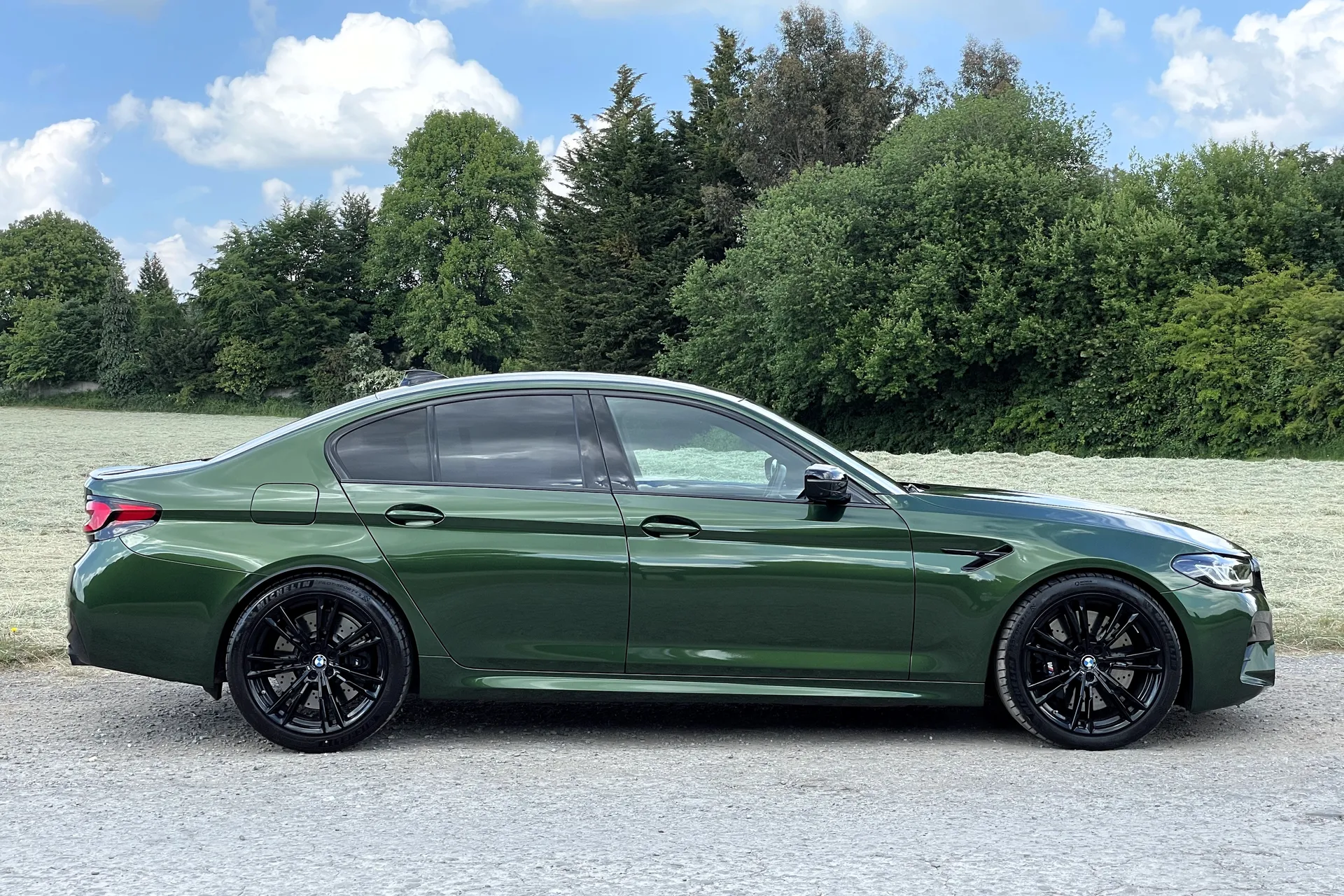 BMW M5 thumbnail image number 2