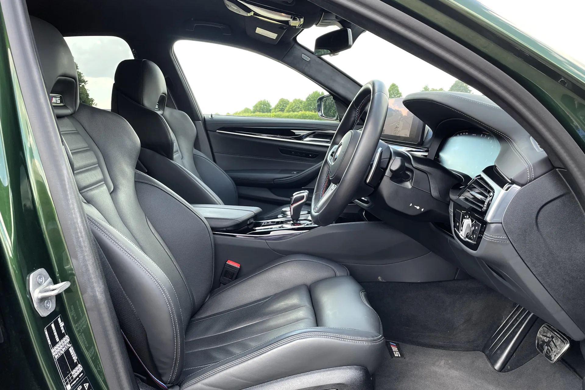 BMW M5 thumbnail image number 35