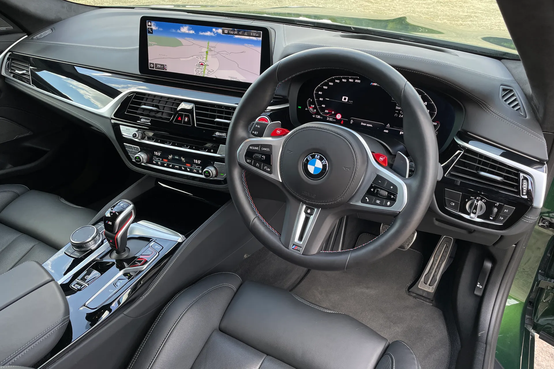 BMW M5 thumbnail image number 36
