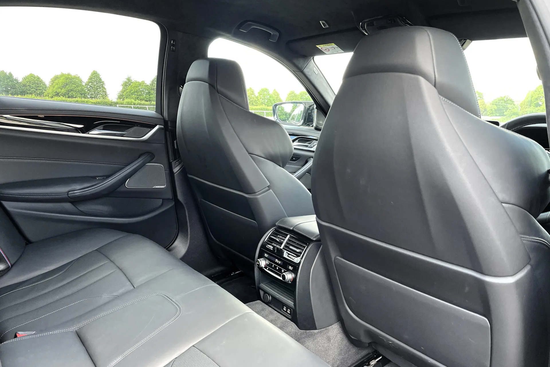 BMW M5 thumbnail image number 33