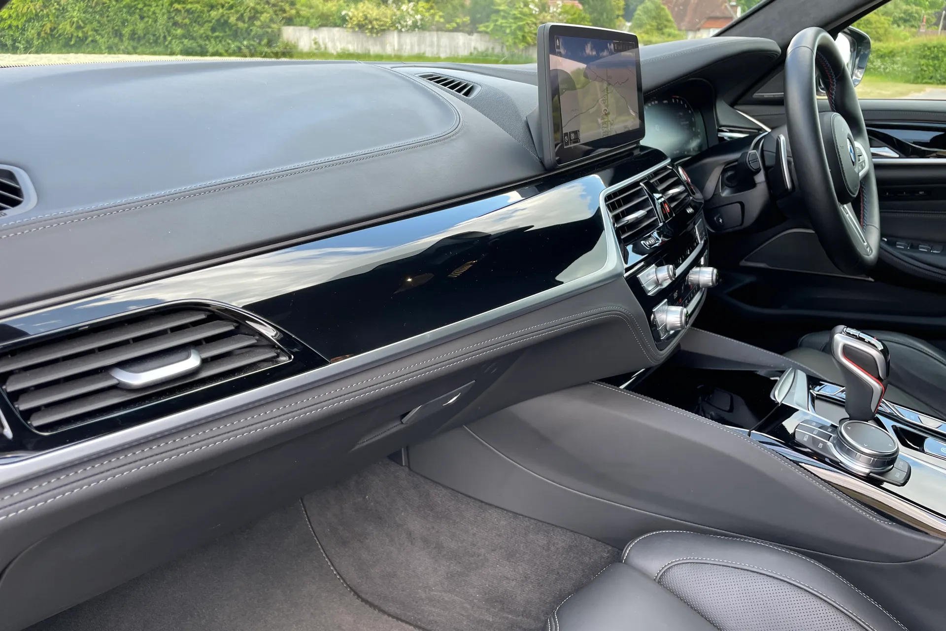 BMW M5 thumbnail image number 38