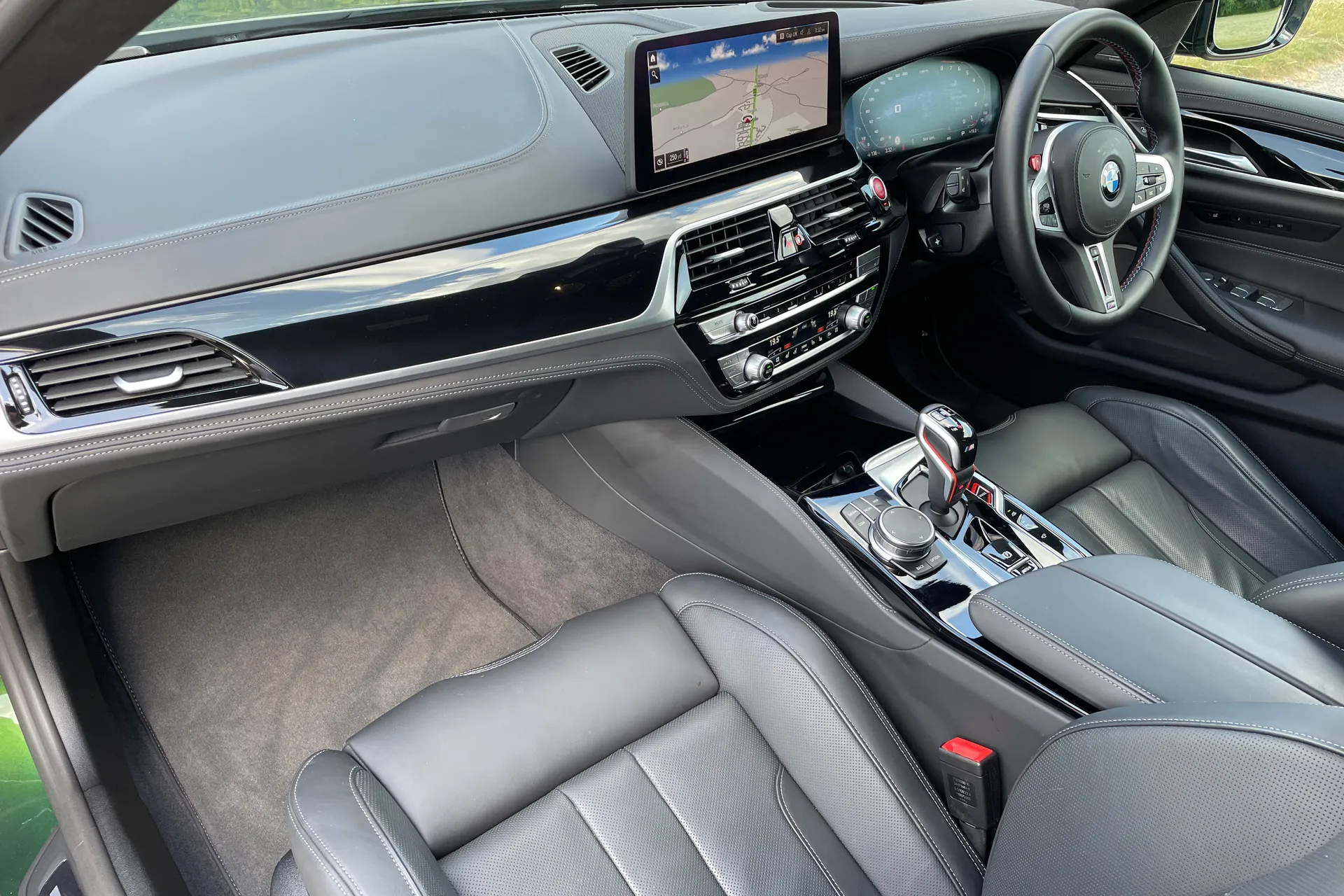 BMW M5 thumbnail image number 37