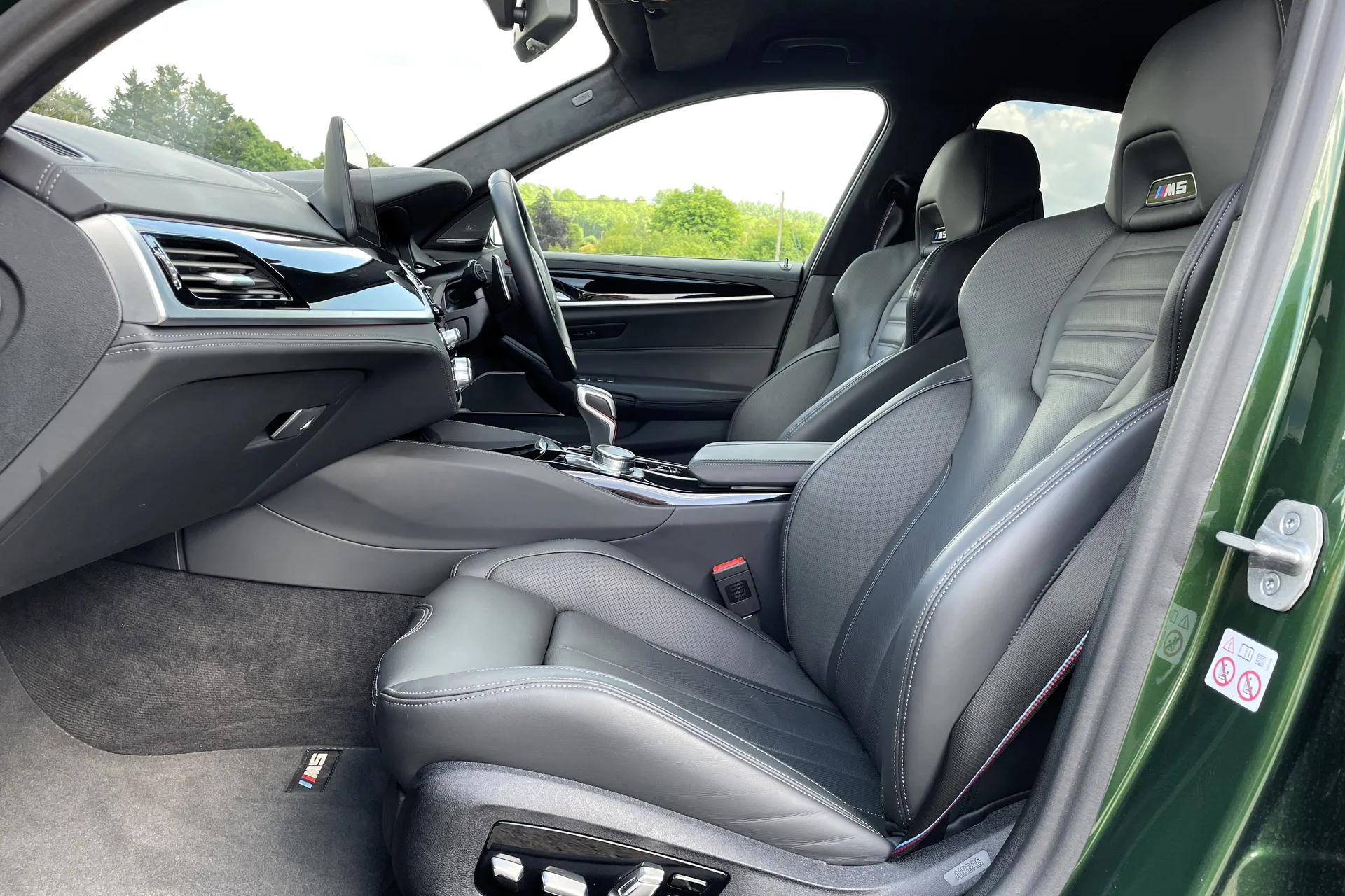 BMW M5 thumbnail image number 39