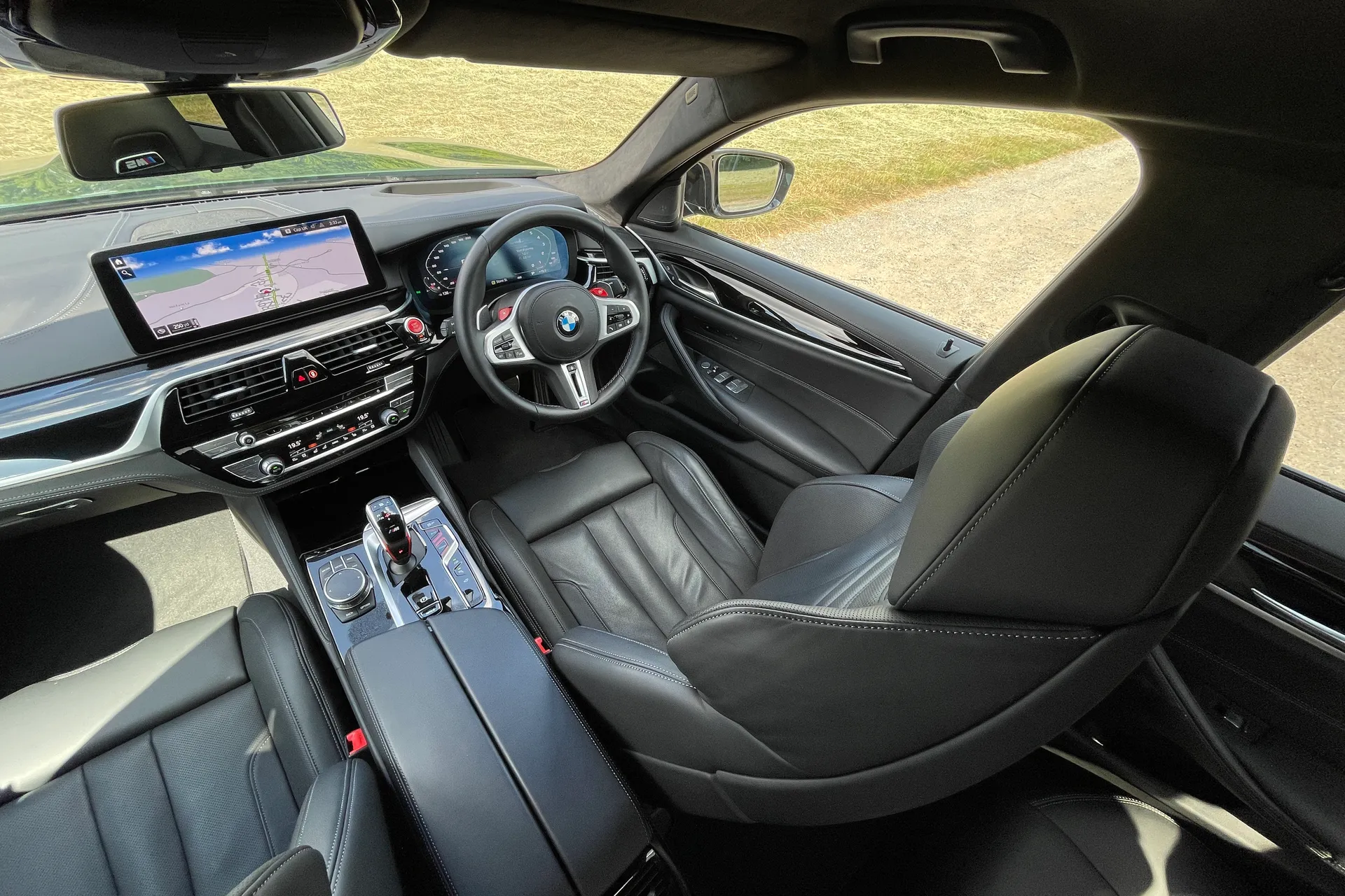 BMW M5 thumbnail image number 44