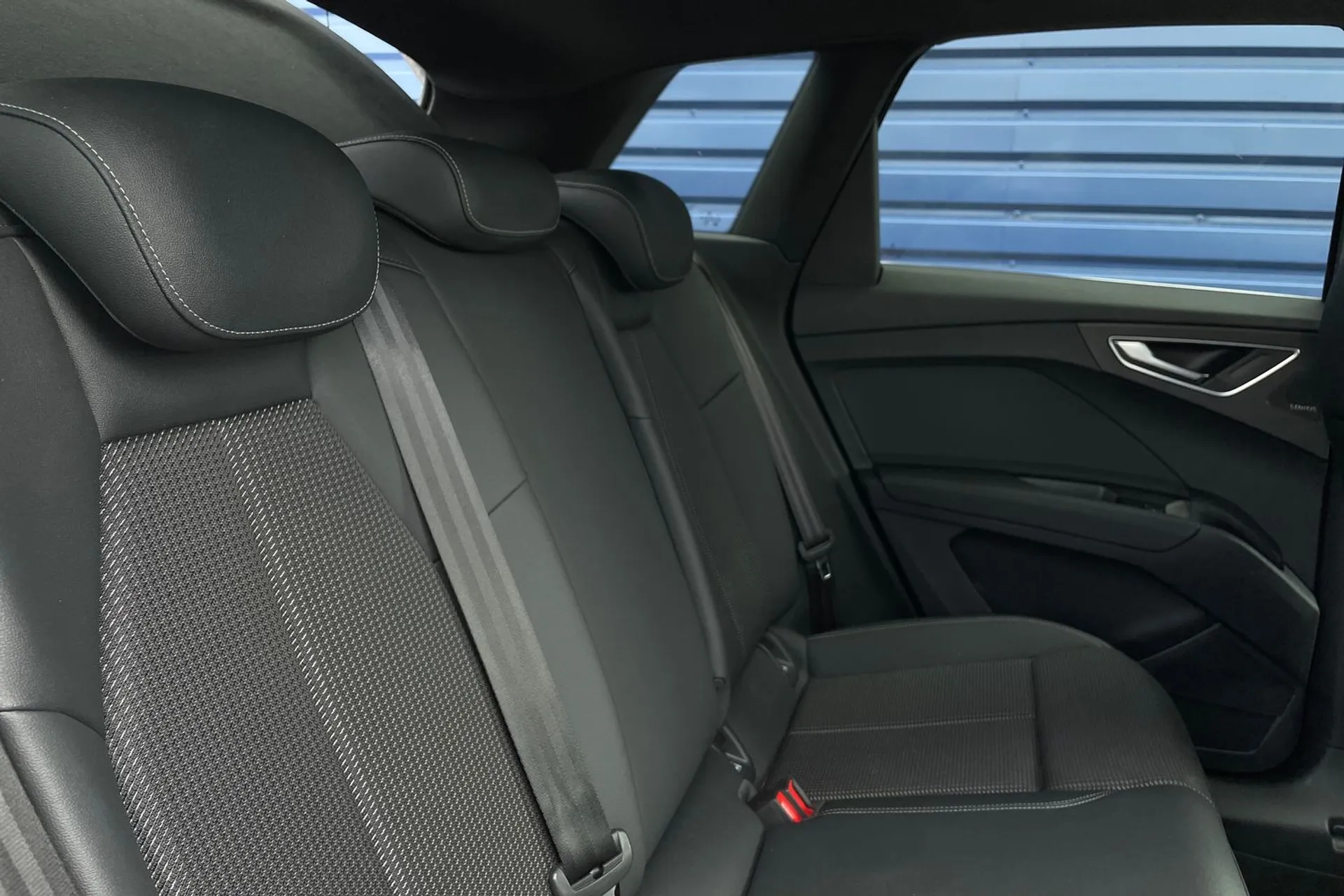 Audi Q4 thumbnail image number 21