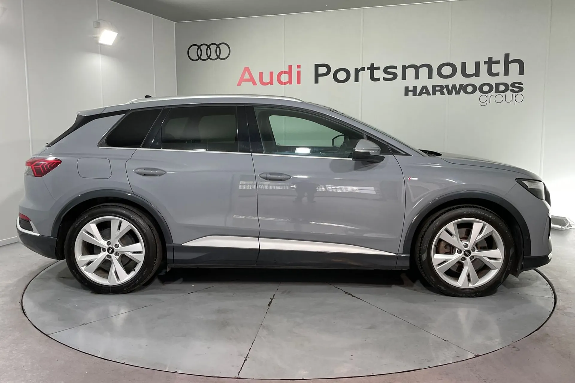 Audi Q4 thumbnail image number 2