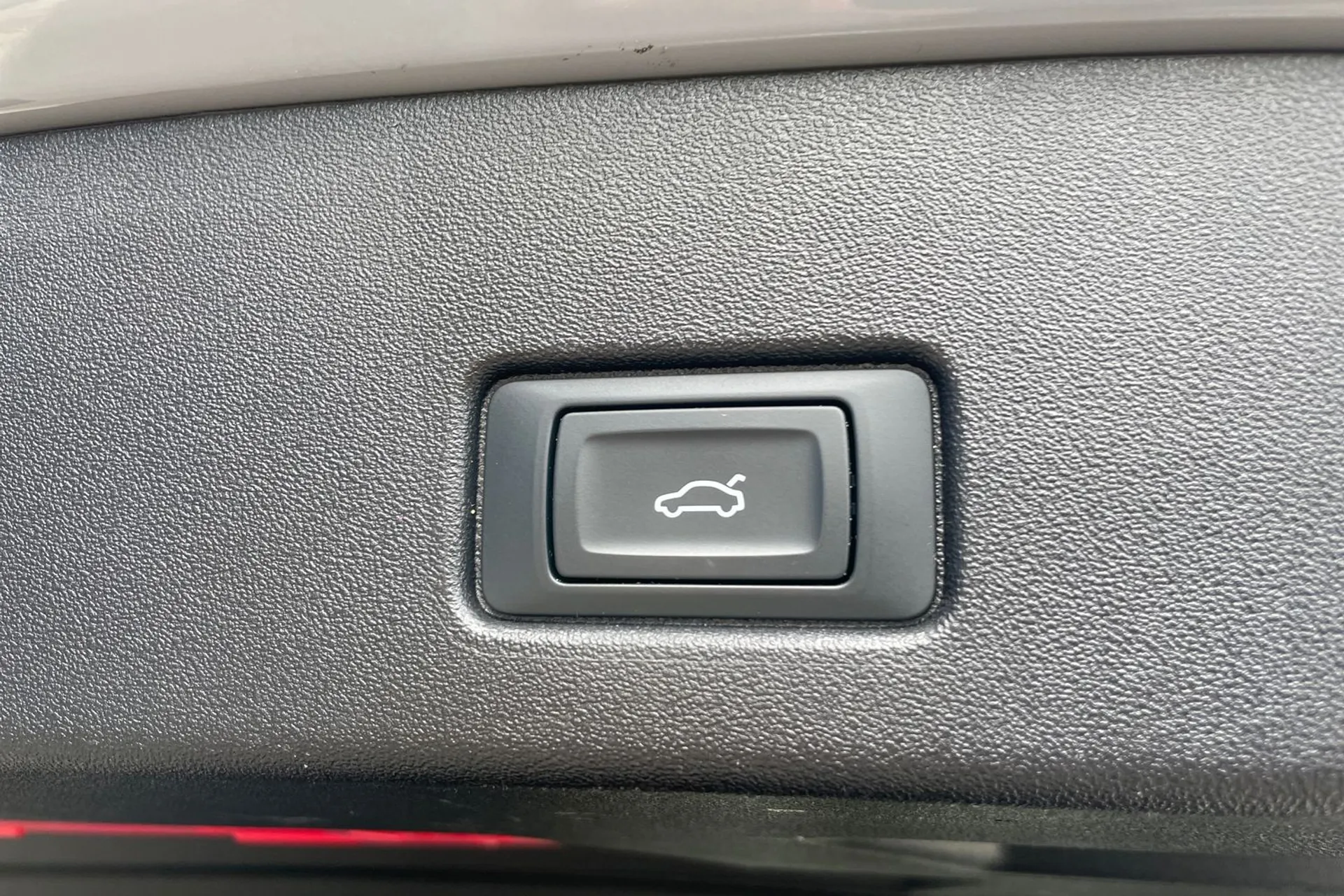 Audi Q4 thumbnail image number 19