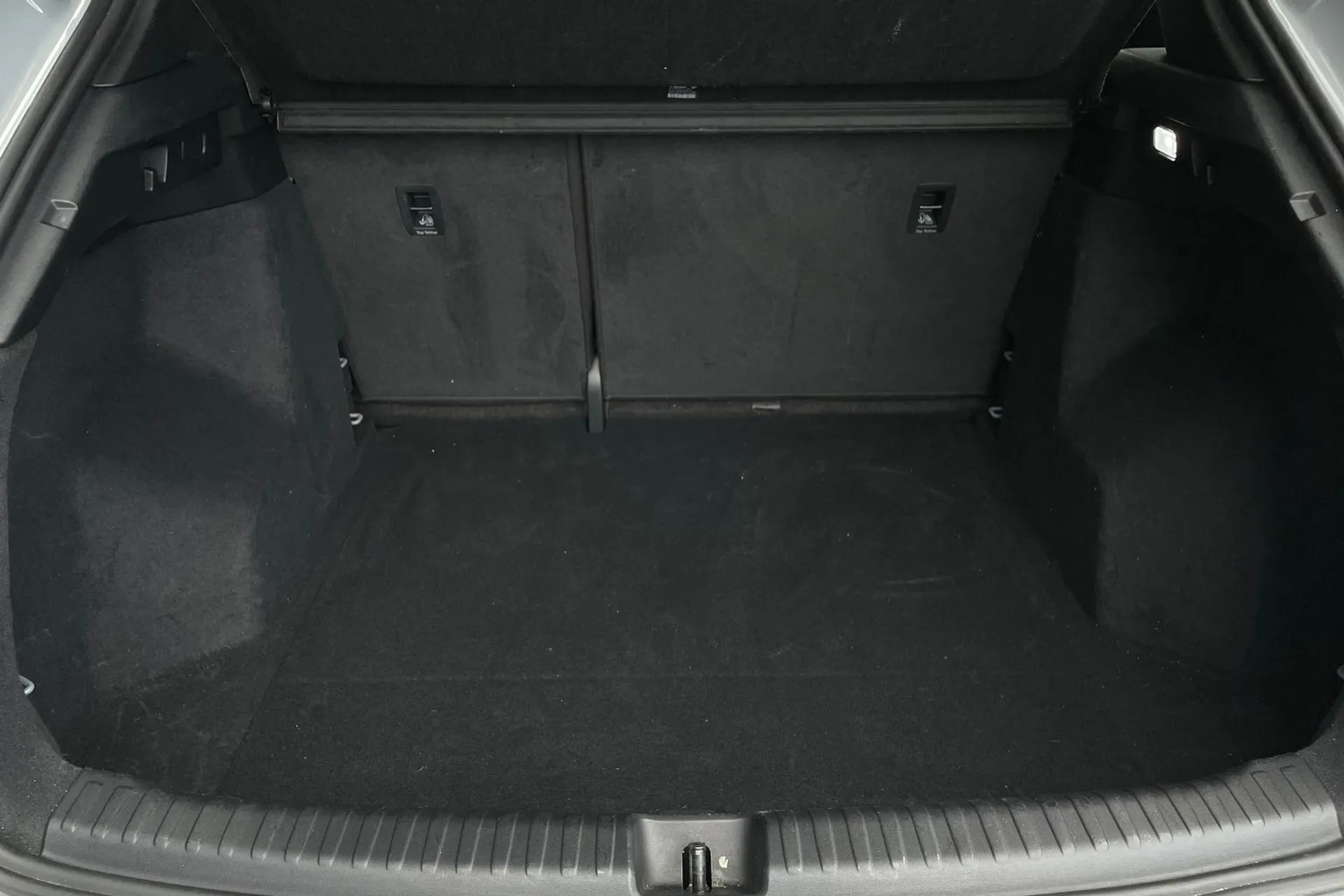 Audi Q4 thumbnail image number 18
