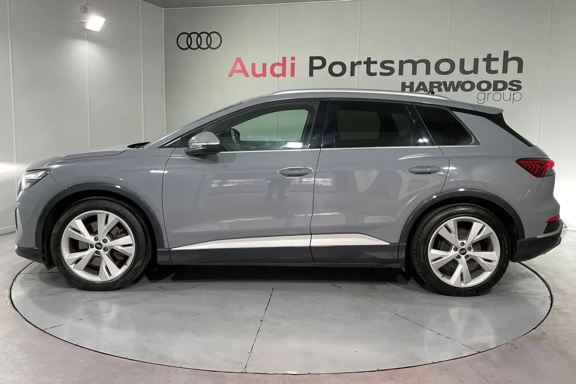 Audi Q4 thumbnail image number 11