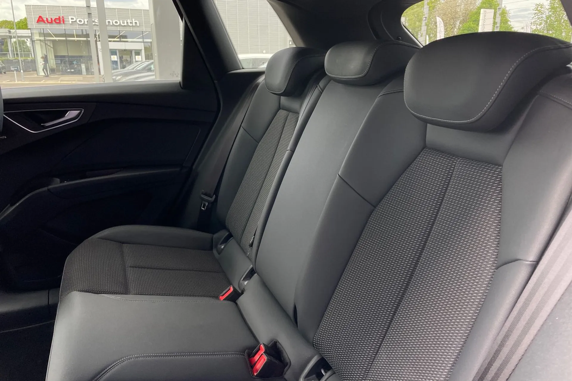 Audi Q4 thumbnail image number 33