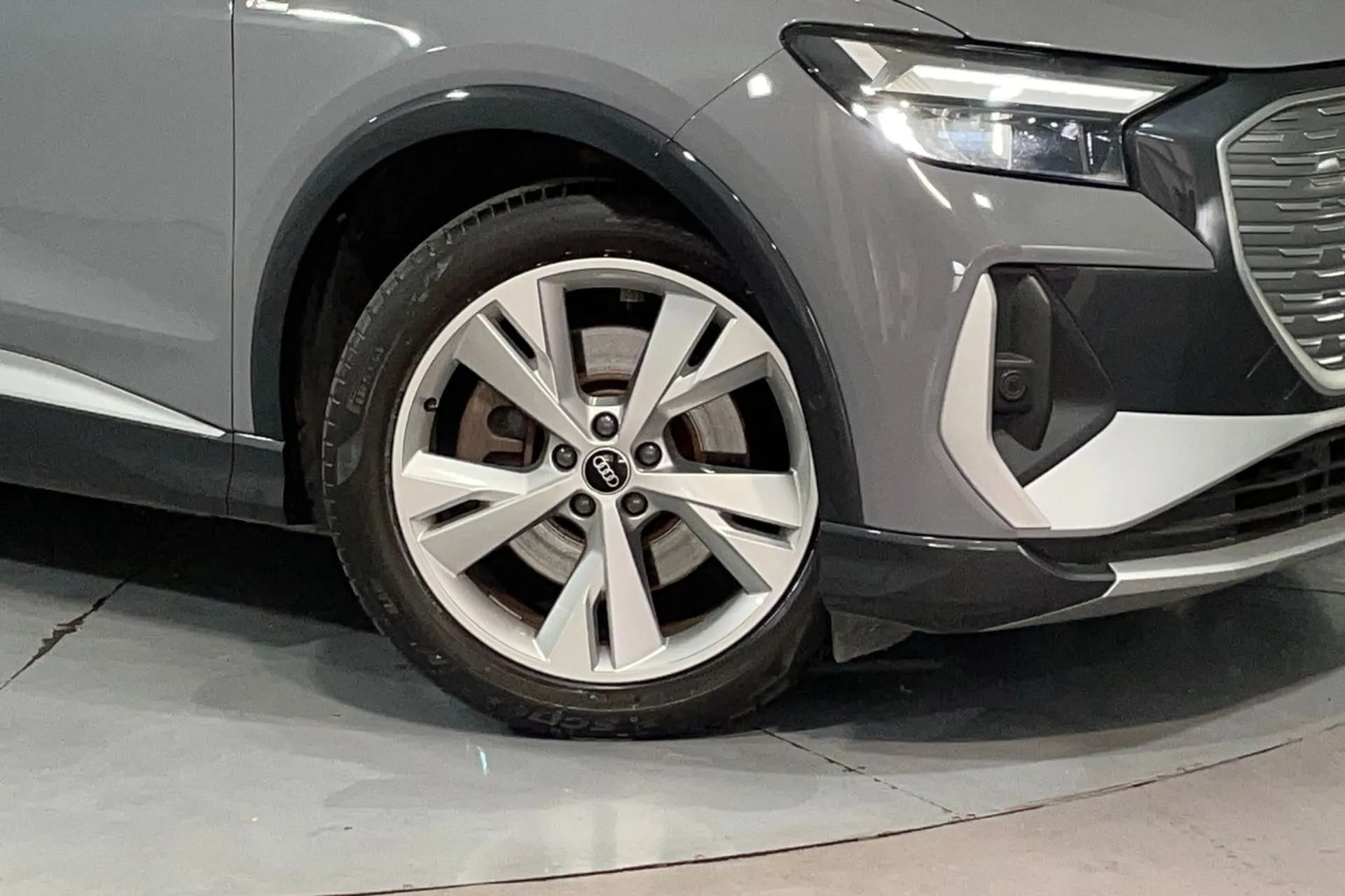 Audi Q4 thumbnail image number 10