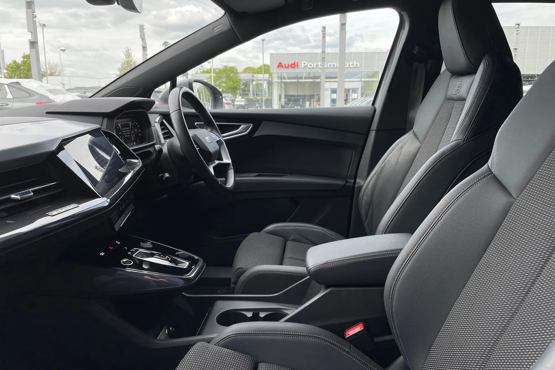 Audi Q4 thumbnail image number 31