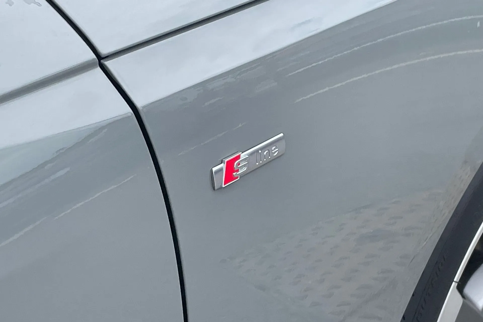 Audi A4 thumbnail image number 18