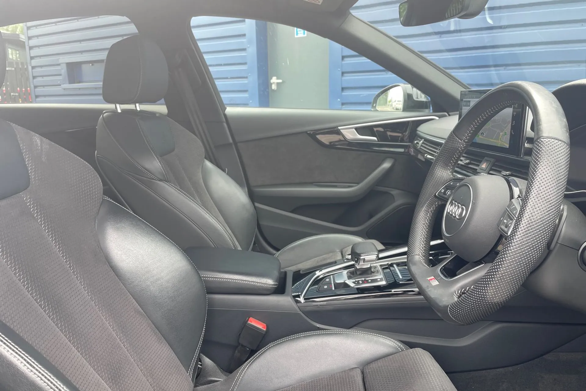 Audi A4 thumbnail image number 25