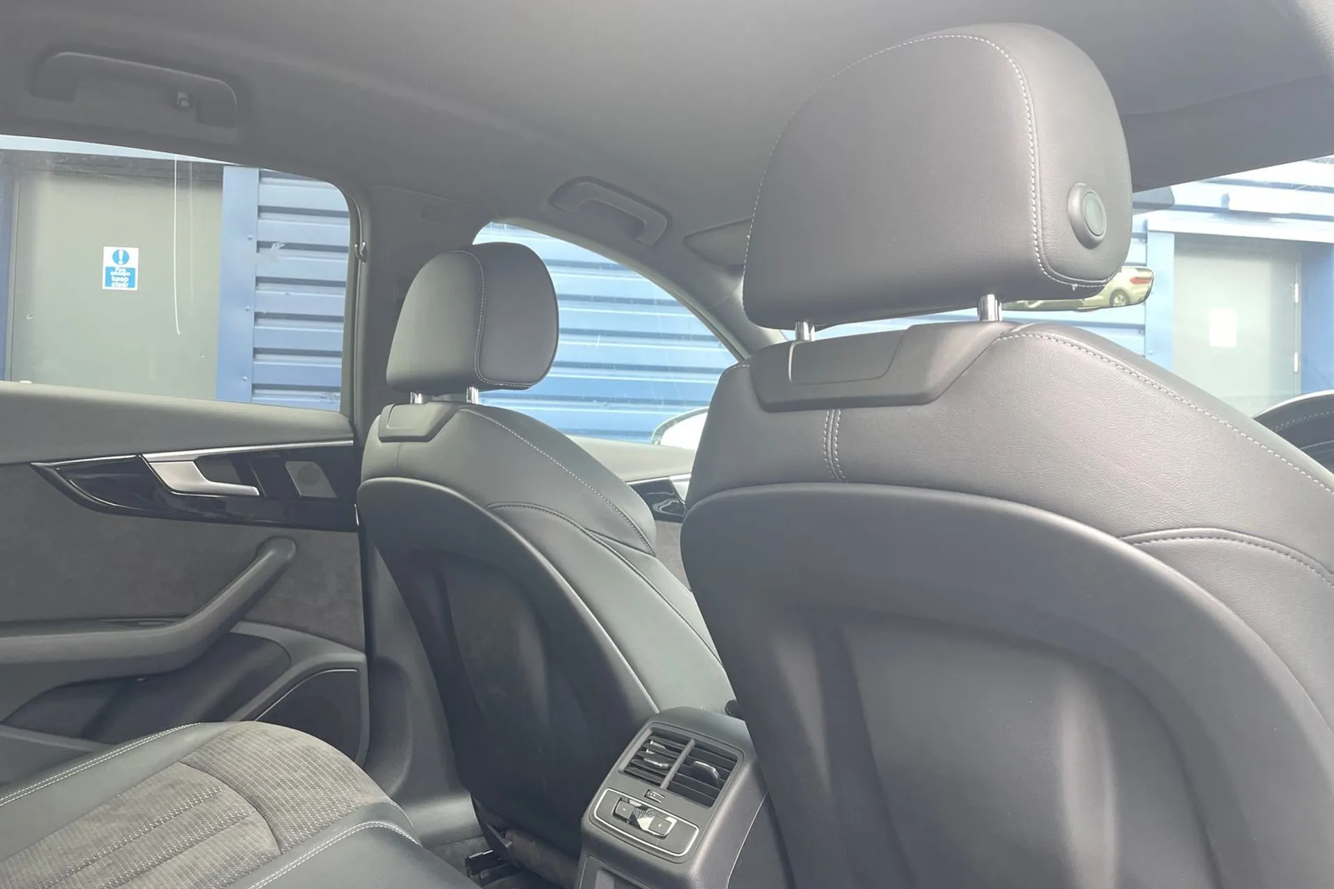 Audi A4 thumbnail image number 23